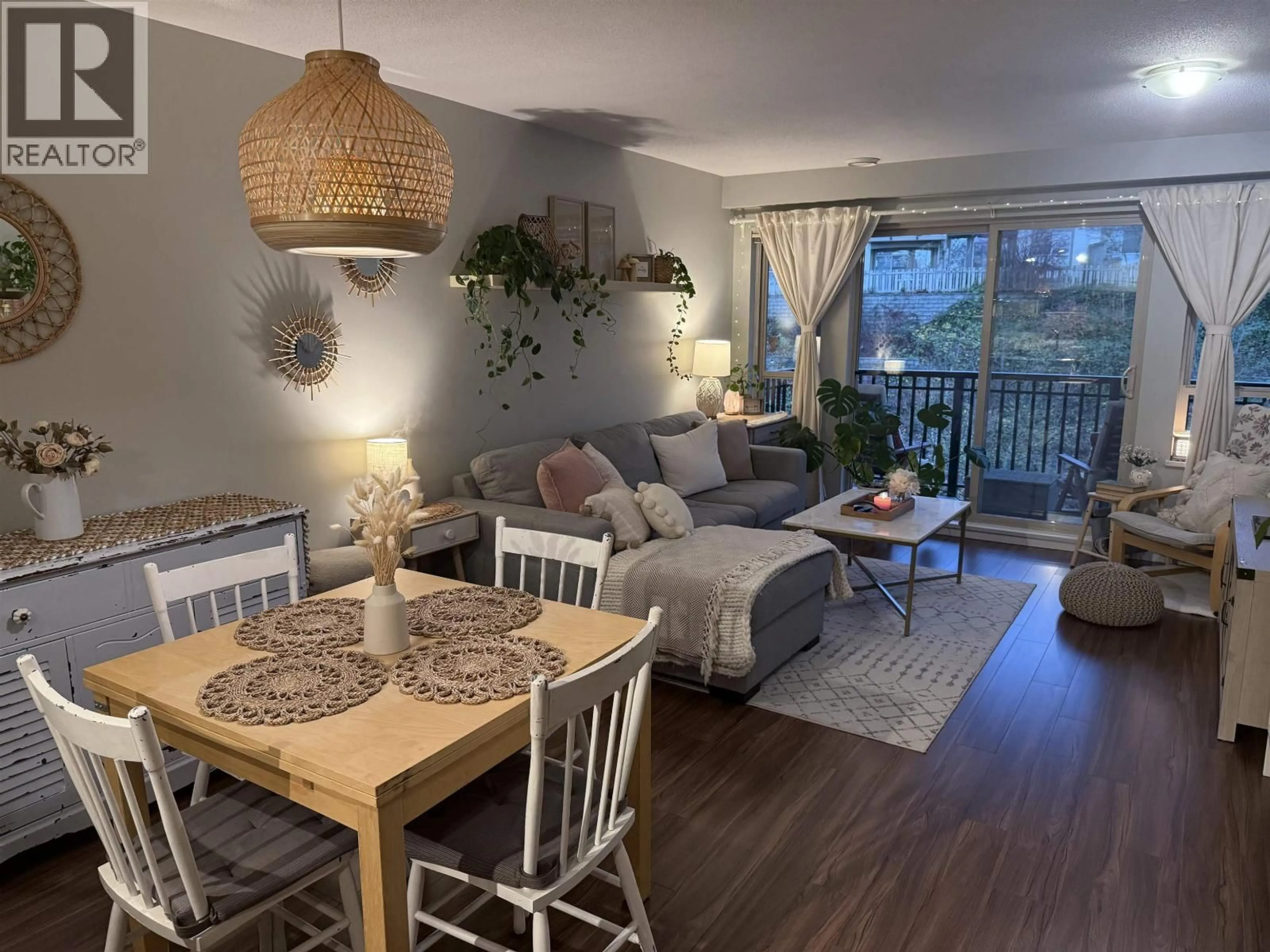 Living room with furniture, wood/laminate floor for 501 - 3178 DAYANEE SPRINGS BOULEVARD, Coquitlam British Columbia V3E0B9