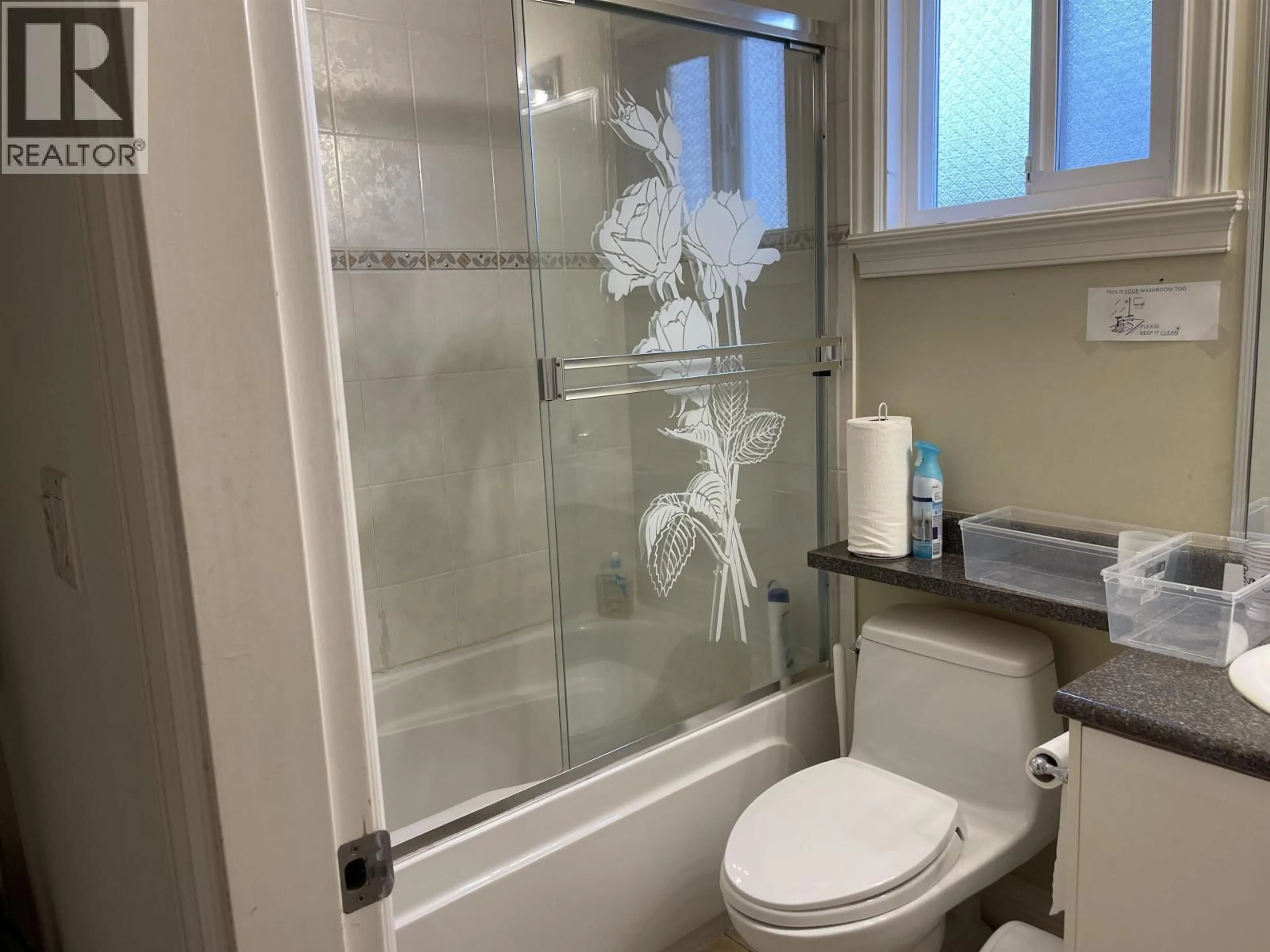 Standard bathroom, unknown for 4407 PARKER STREET, Burnaby British Columbia V5C3C7