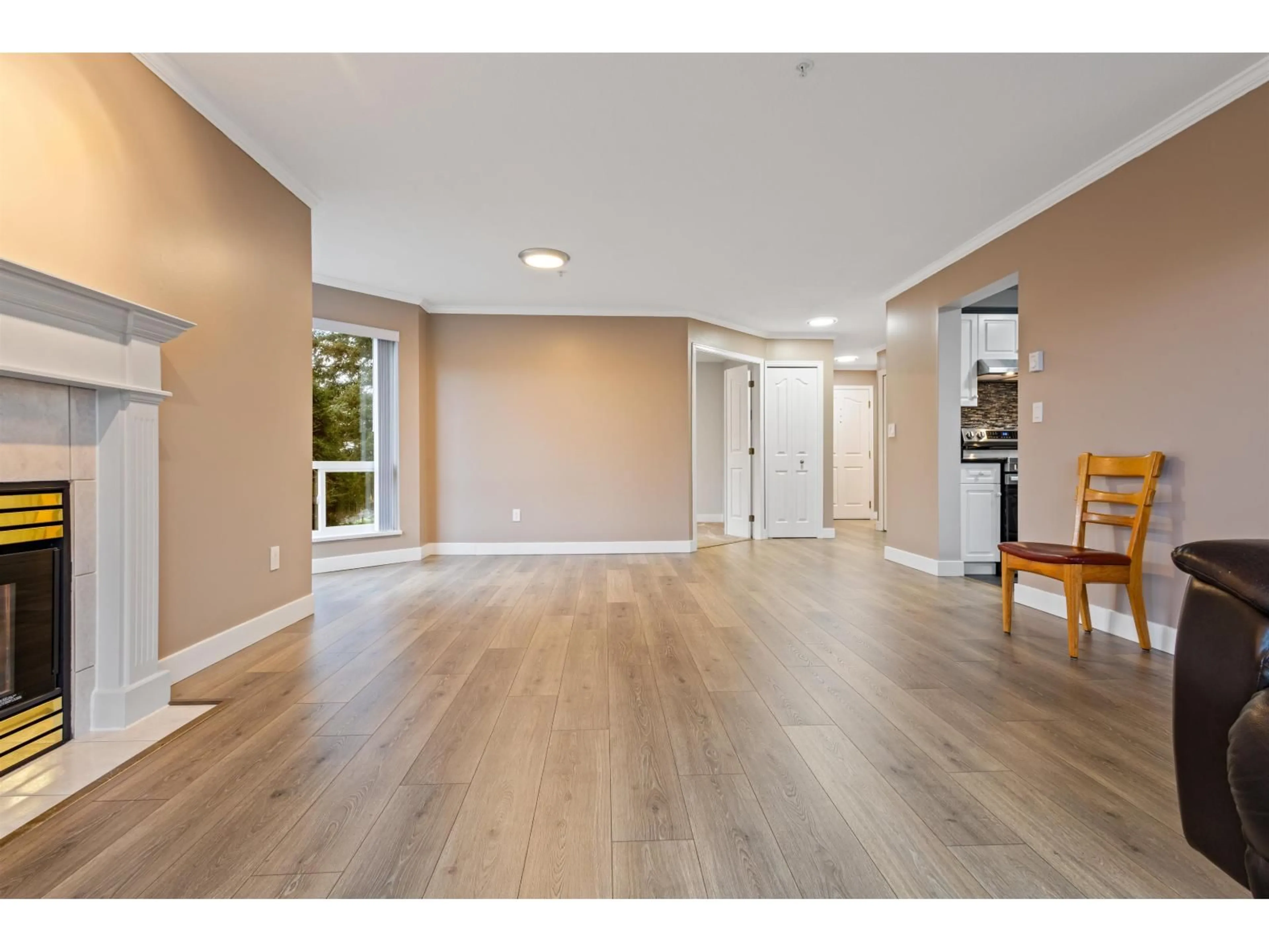 Indoor foyer for 206 - 32120 MT WADDINGTON AVENUE, Abbotsford British Columbia V2T2E8