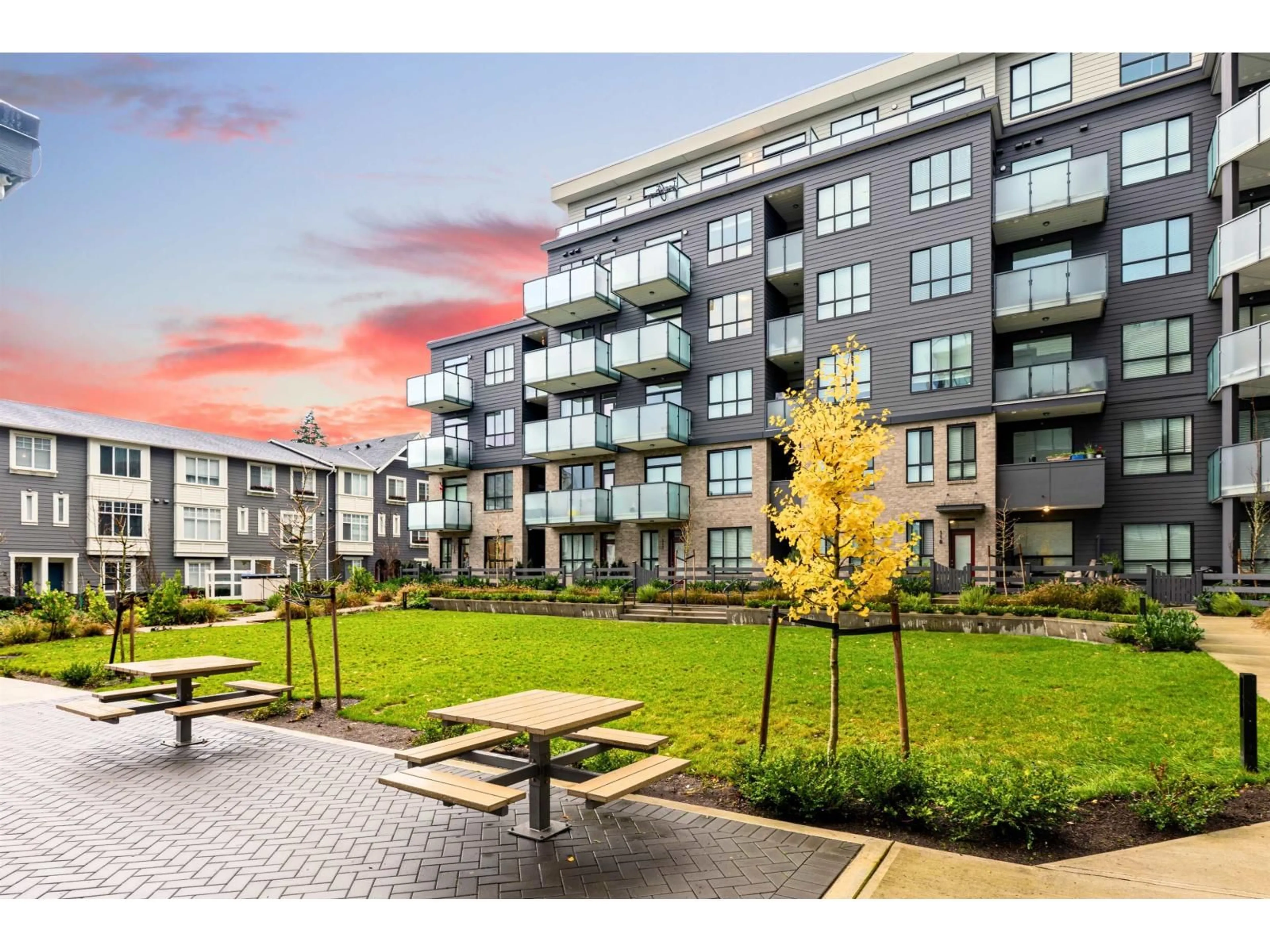 Patio, unknown for 115 - 15738 85 AVENUE, Surrey British Columbia V4N6W6