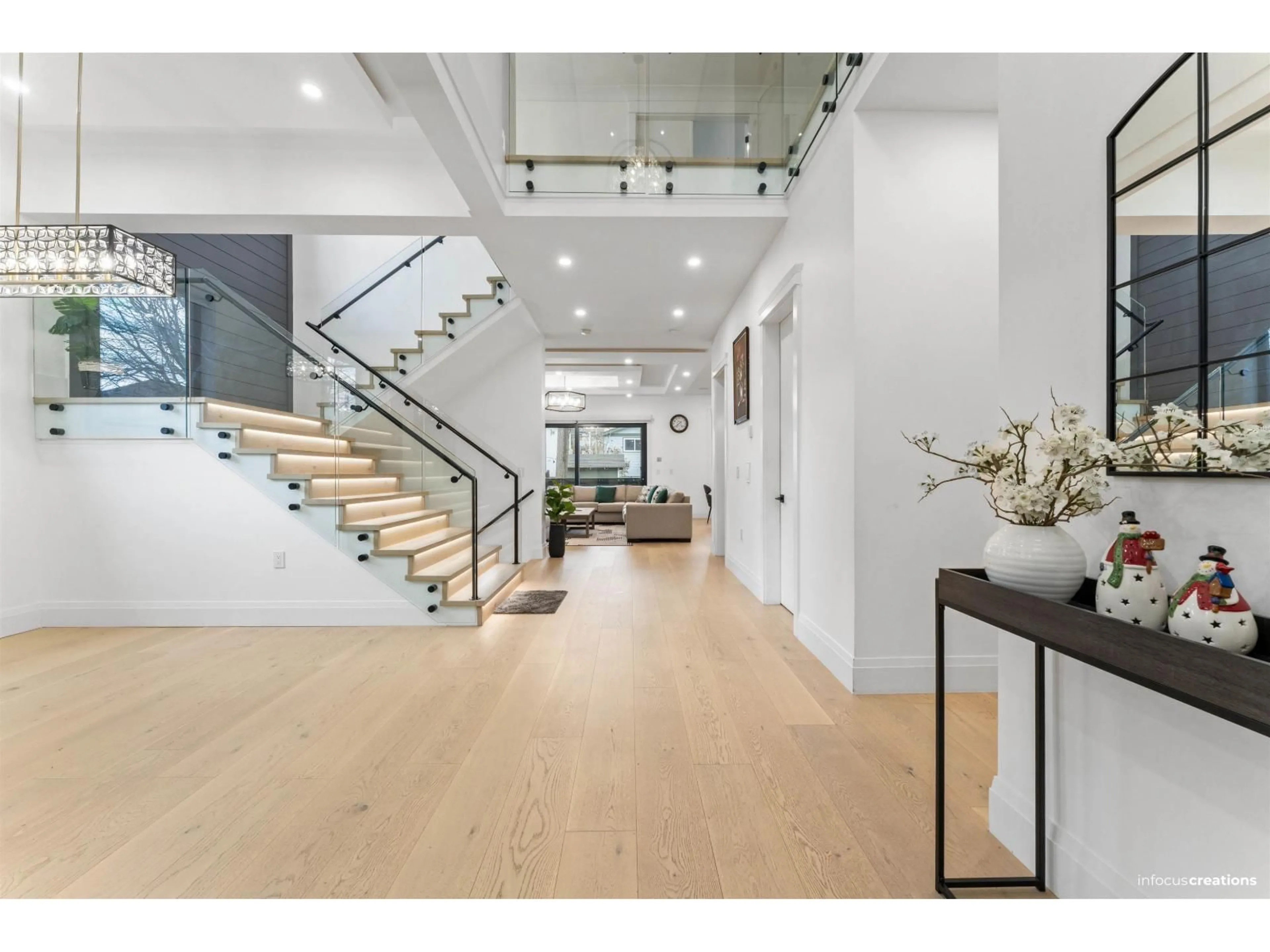 Indoor foyer for 7555 140A STREET, Surrey British Columbia V3W6V6