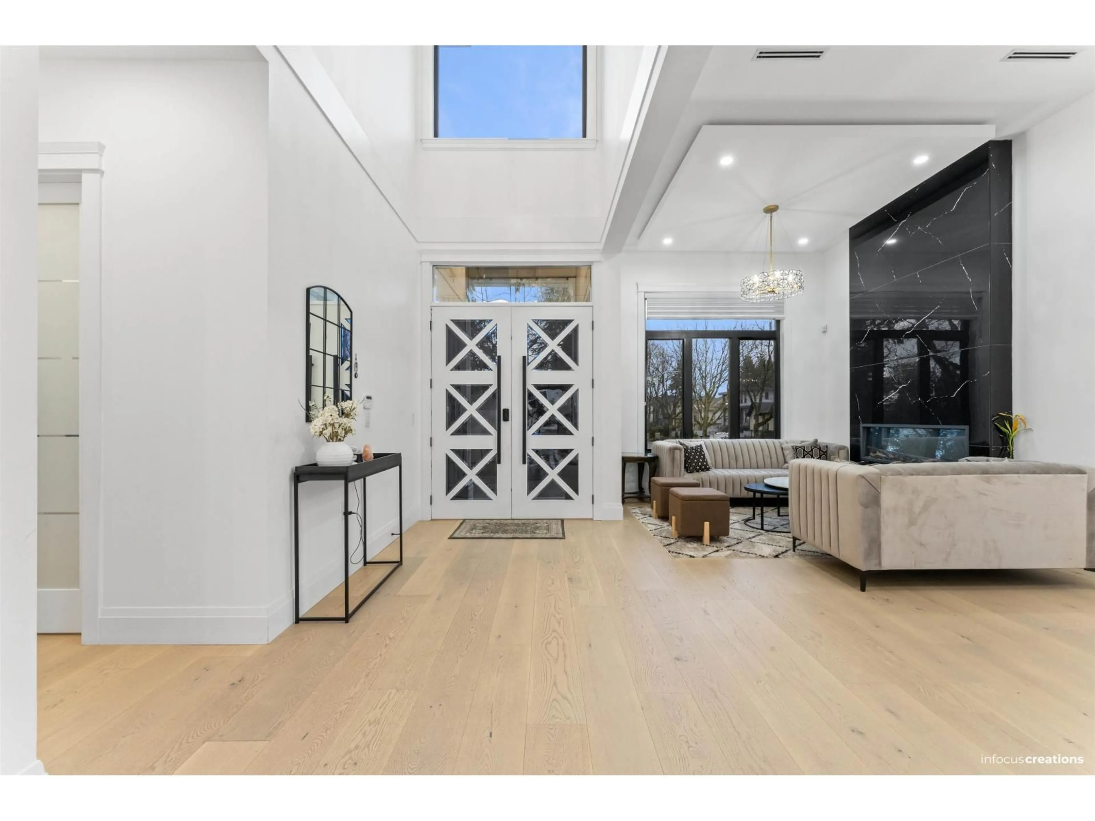 Indoor entryway for 7555 140A STREET, Surrey British Columbia V3W6V6