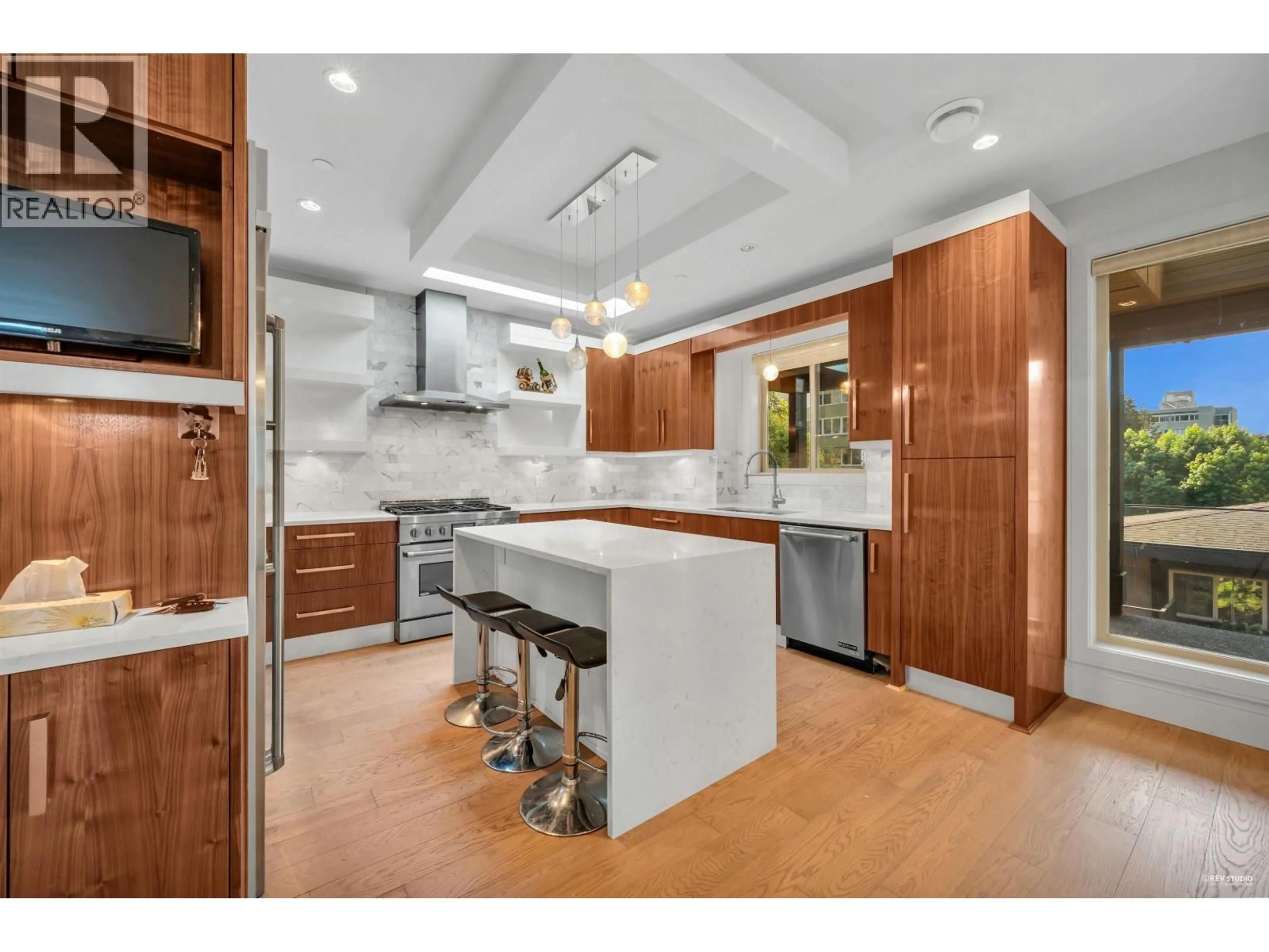 Contemporary kitchen, unknown for 1450 FULTON AVENUE, West Vancouver British Columbia V7T1P1
