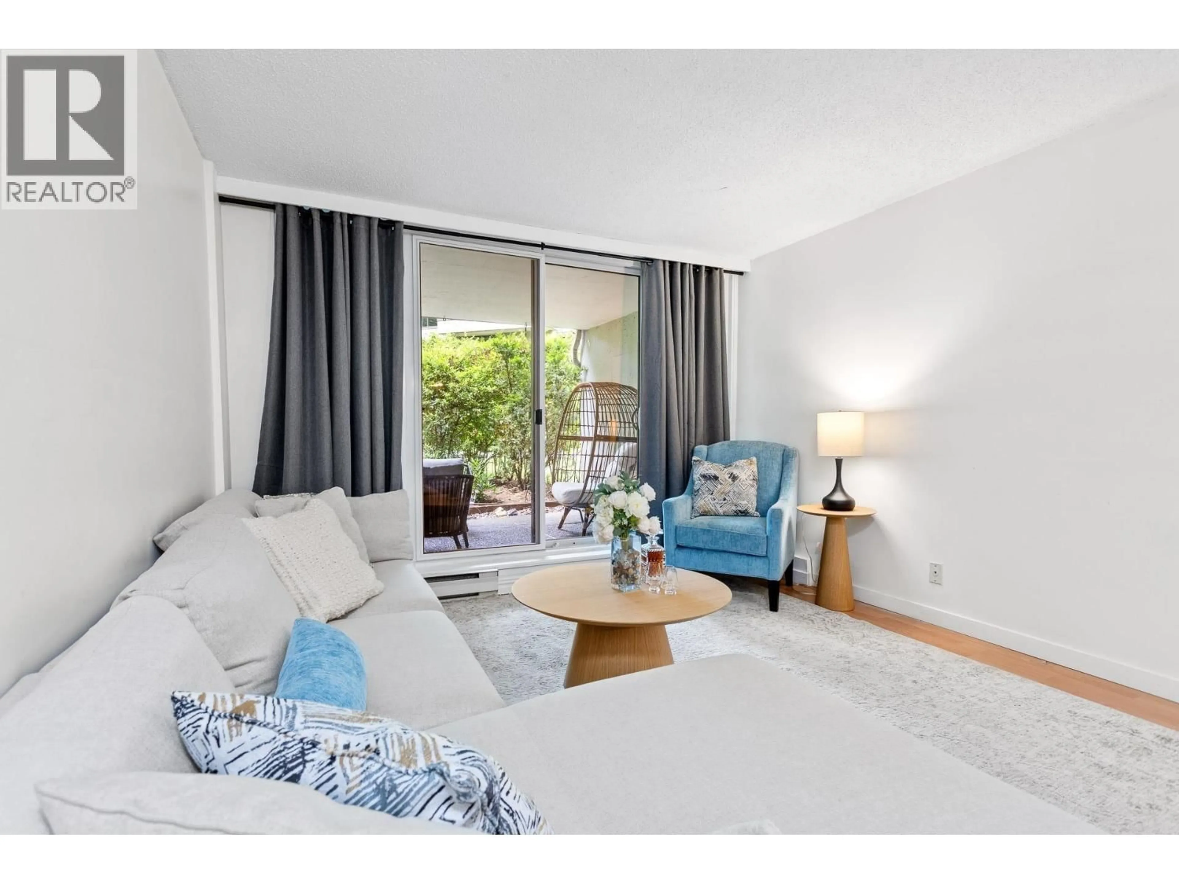 Living room with furniture, unknown for 28 - 9521 CARDSTON COURT, Burnaby British Columbia V3N4H8