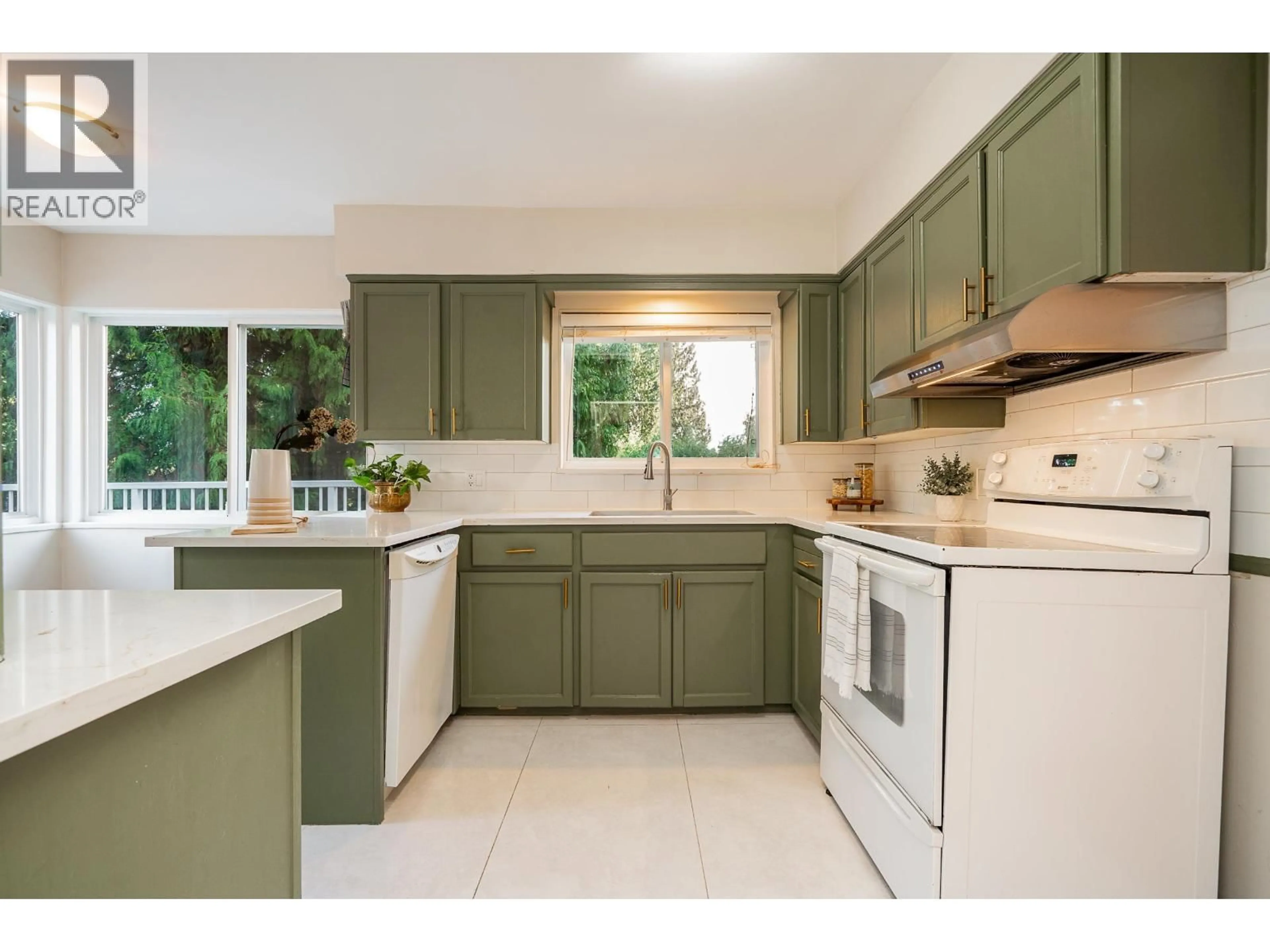 Open concept kitchen, ceramic/tile floor for 1648 SCARBOROUGH CRESCENT, Port Coquitlam British Columbia V3C2R1