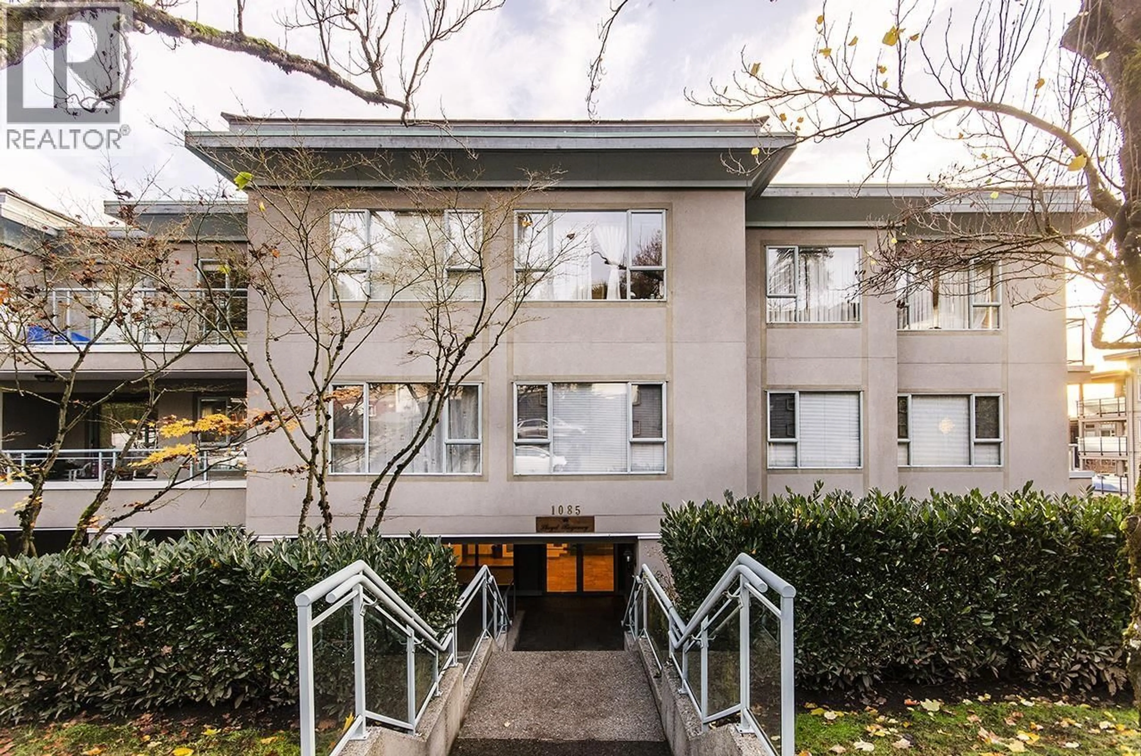 Unknown for 206 - 1085 17TH STREET, North Vancouver British Columbia V7P3R3