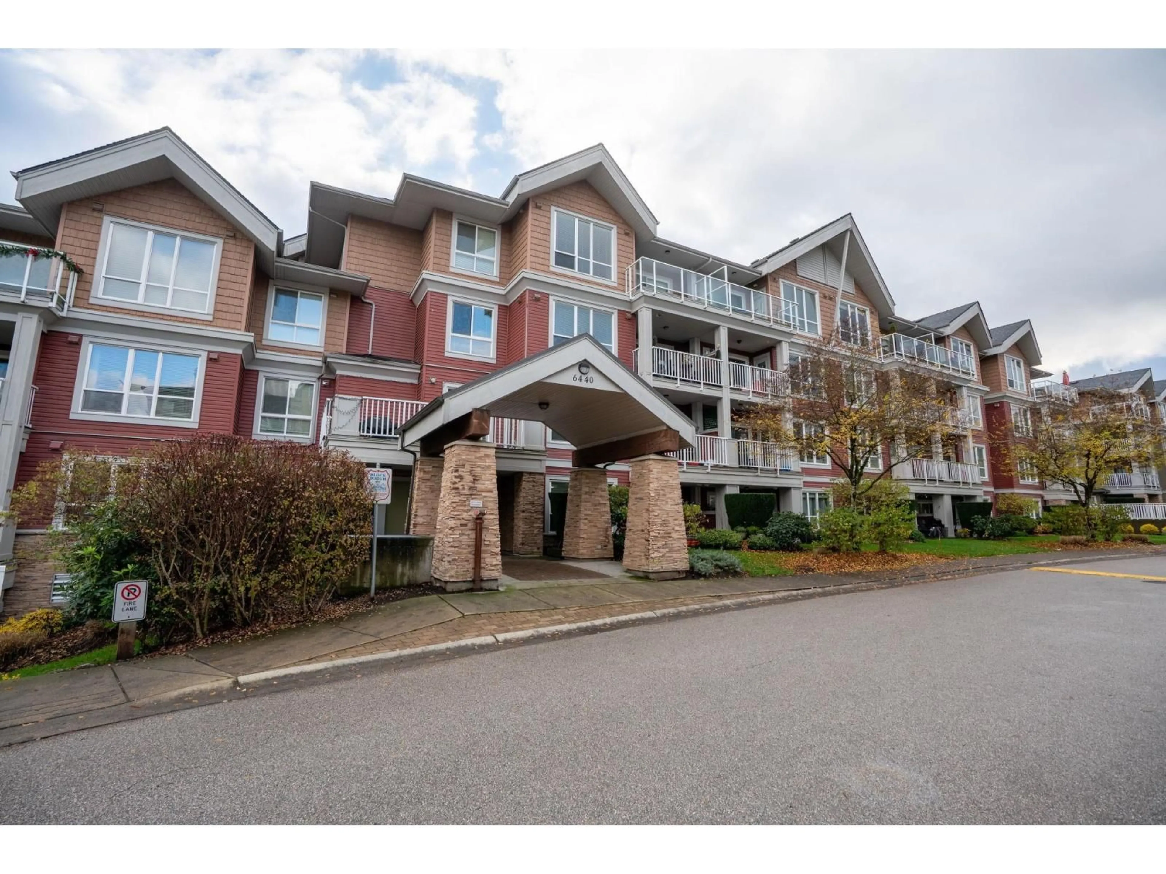 Unknown for 413 - 6440 194 STREET, Surrey British Columbia V4N6J7