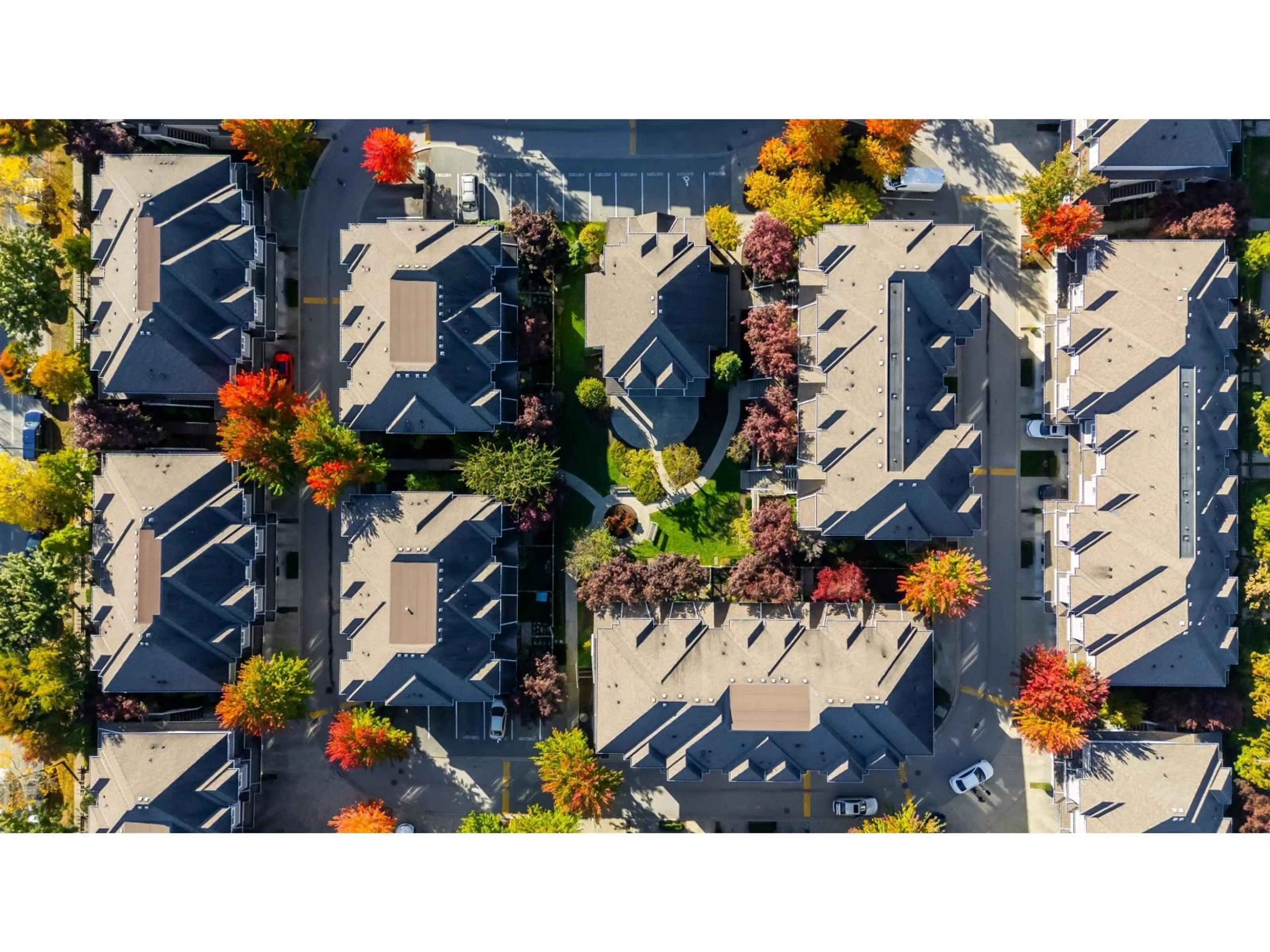 A pic from outside/outdoor area/front of a property/back of a property/a pic from drone, unknown for 30 - 6852 193 STREET, Surrey British Columbia V4N0C8