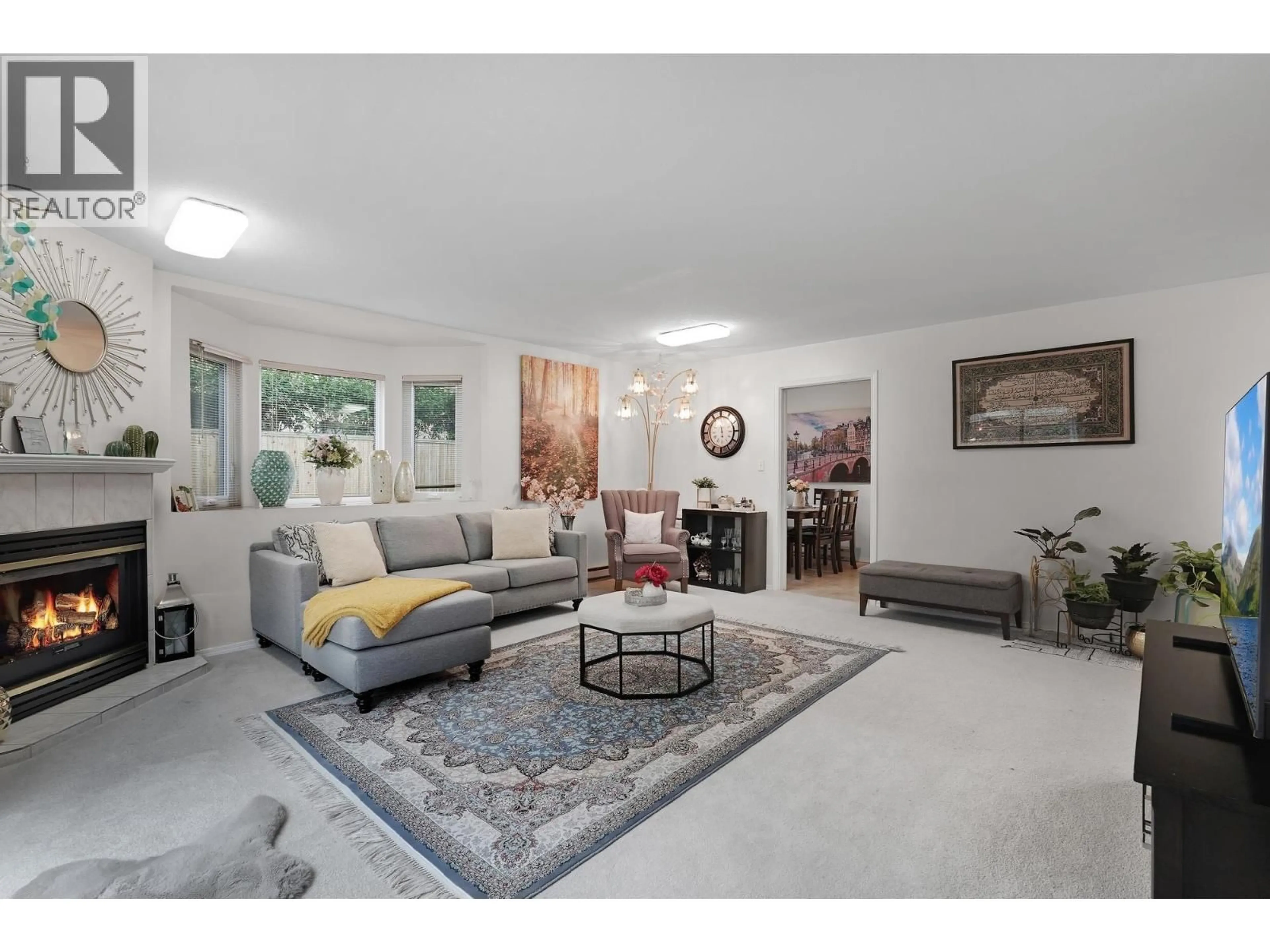 Living room with furniture, unknown for 5 - 7901 13TH AVENUE, Burnaby British Columbia V3N2E8