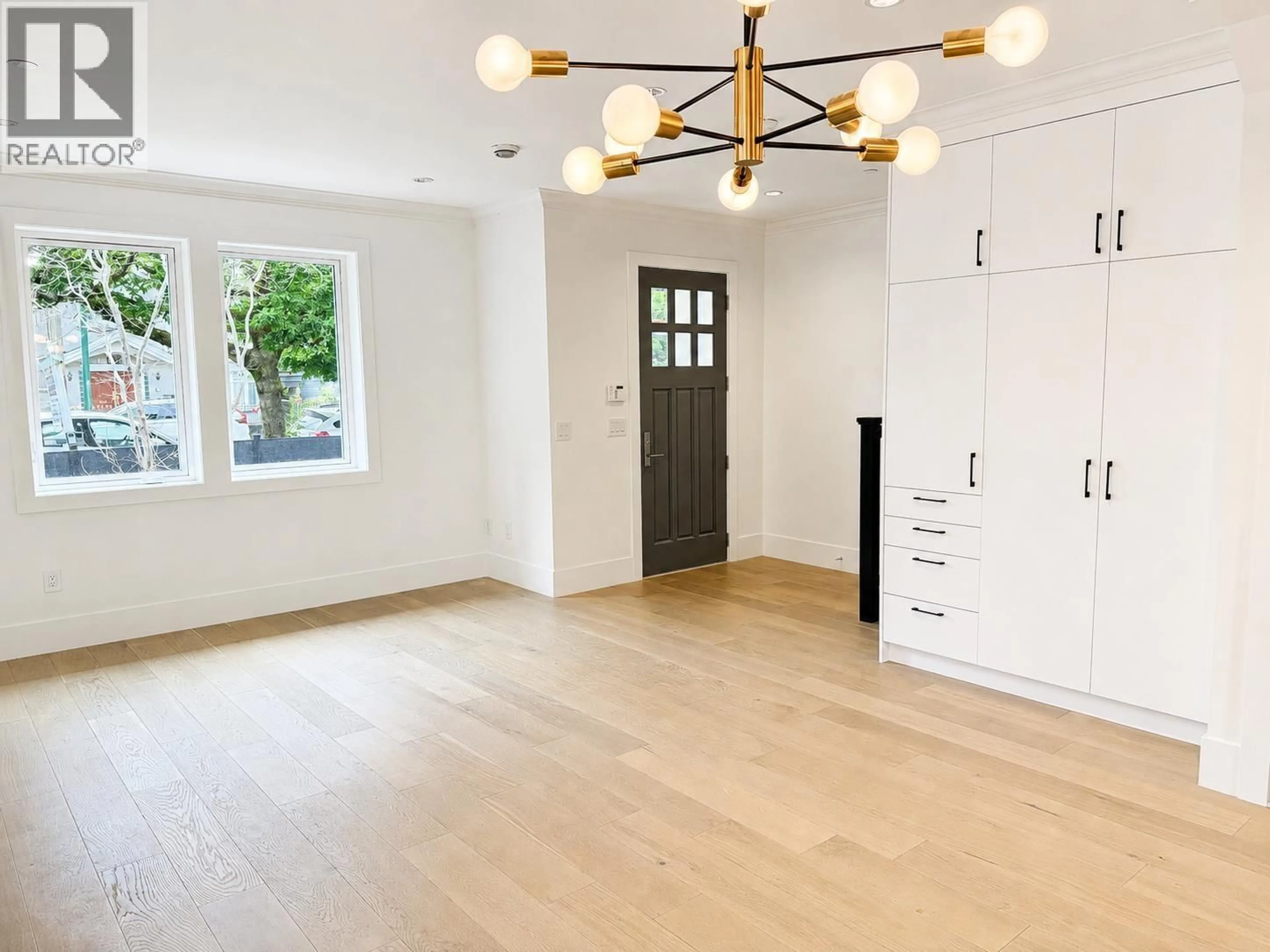 A pic of a room for 1427 27TH AVENUE, Vancouver British Columbia V5N2W6