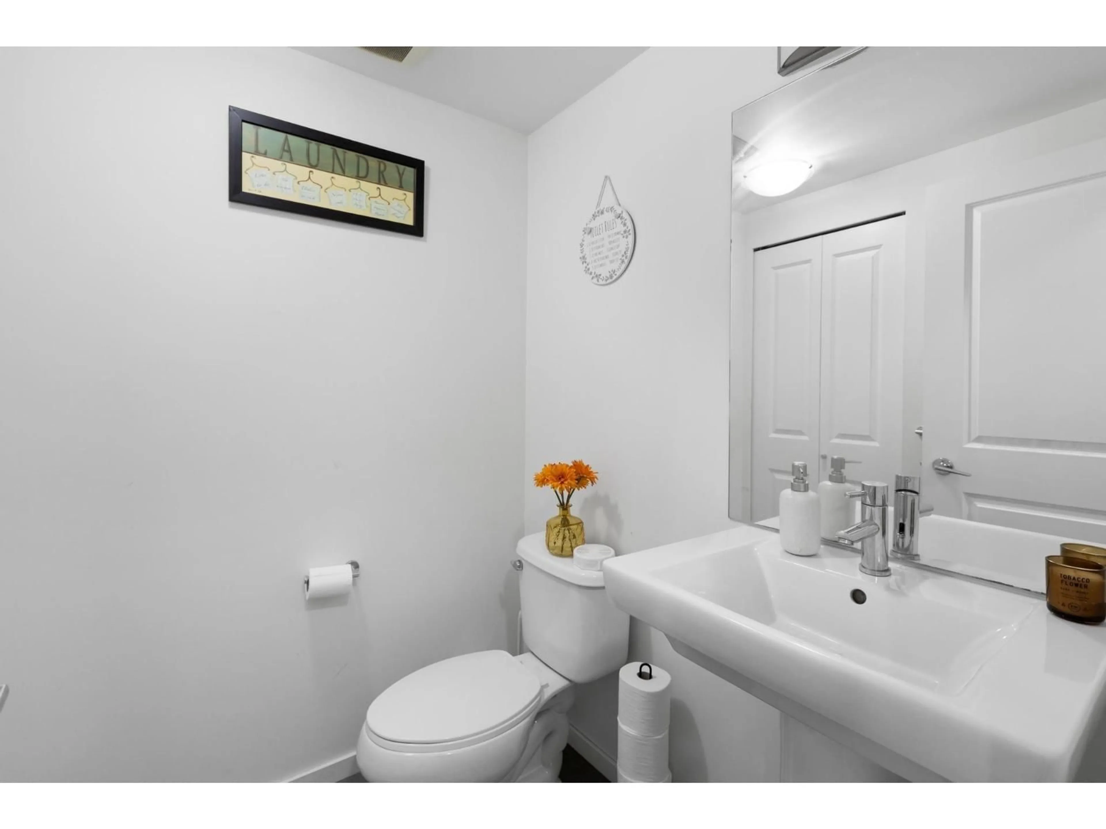 Standard bathroom, unknown for 16 - 14955 60 AVENUE, Surrey British Columbia V3S1R8