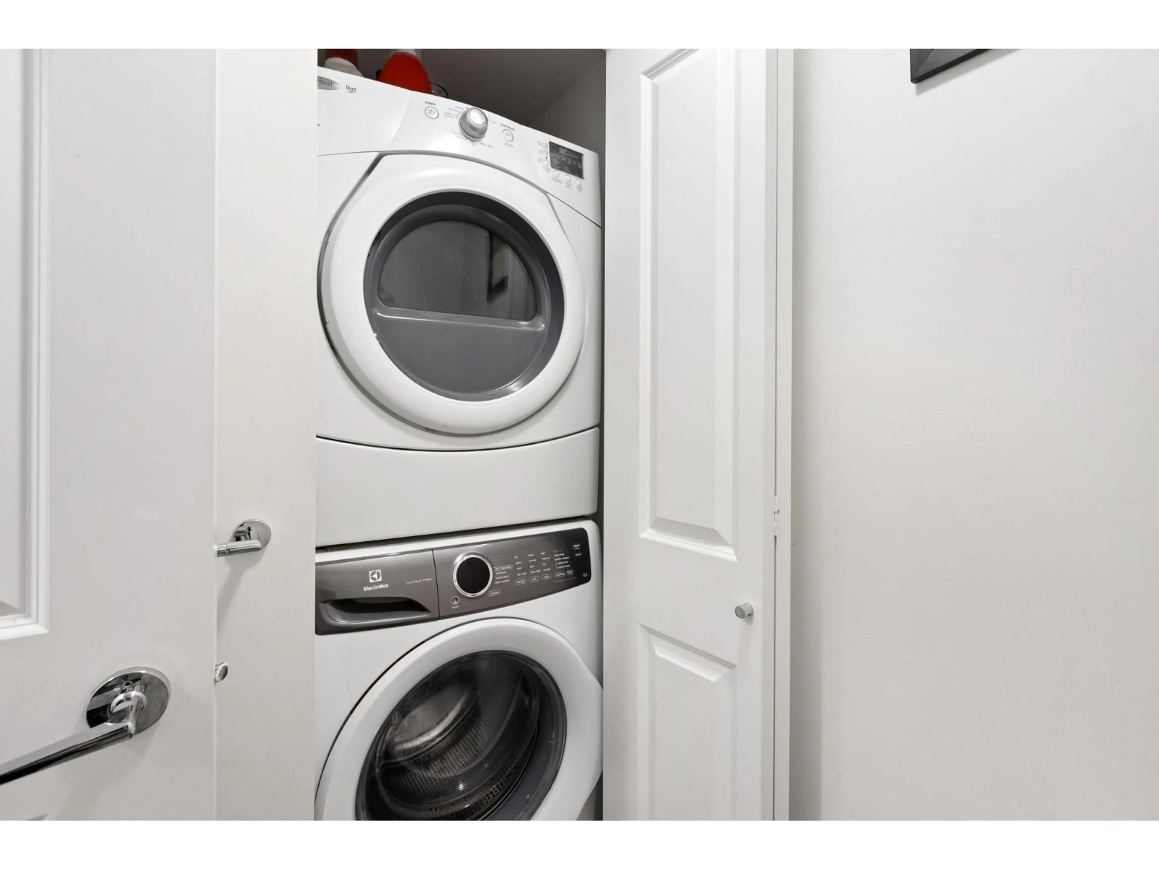 Laundry room for 16 - 14955 60 AVENUE, Surrey British Columbia V3S1R8