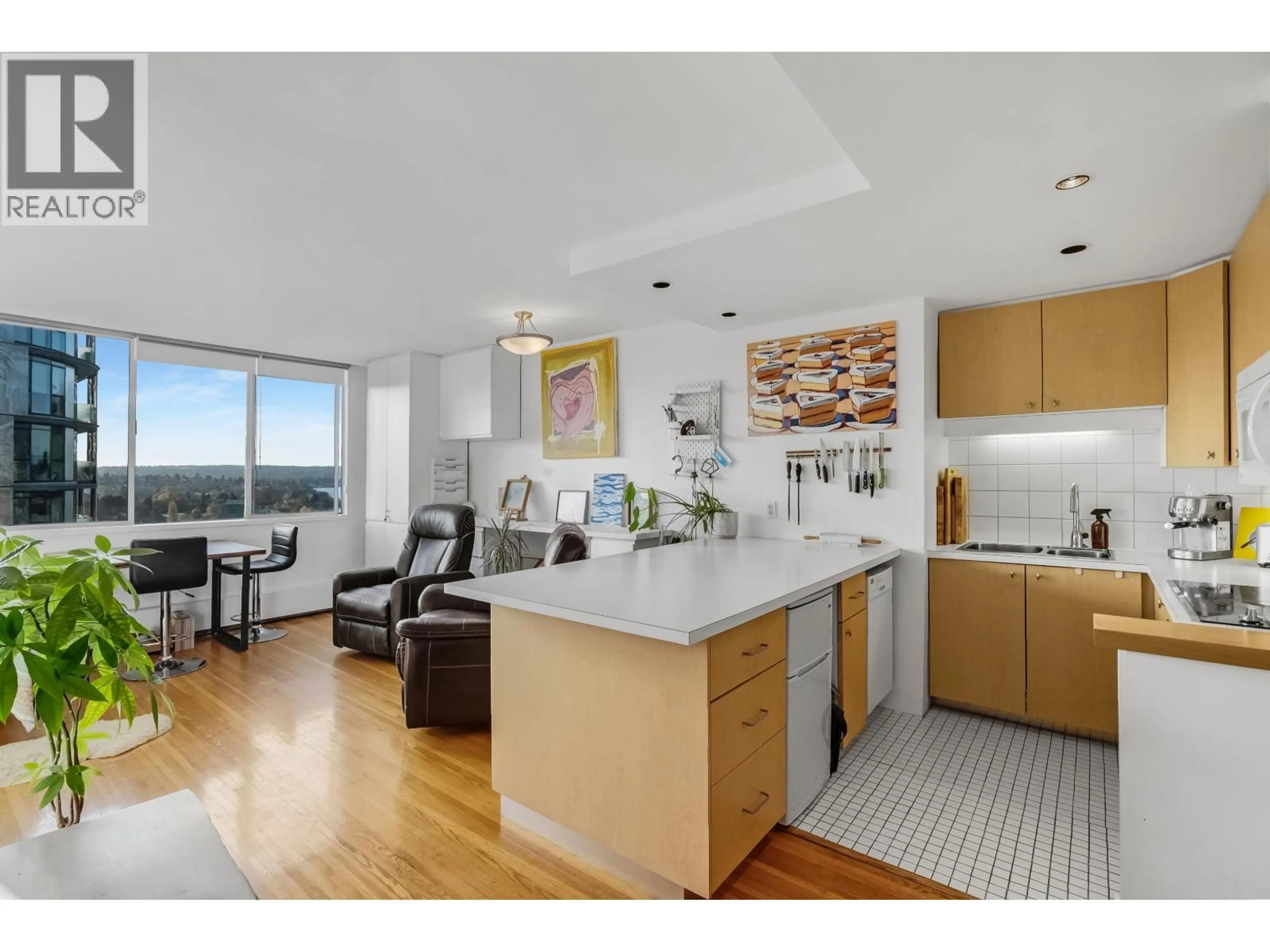 Open concept kitchen, unknown for 901 - 1250 BURNABY STREET, Vancouver British Columbia V6E1P5