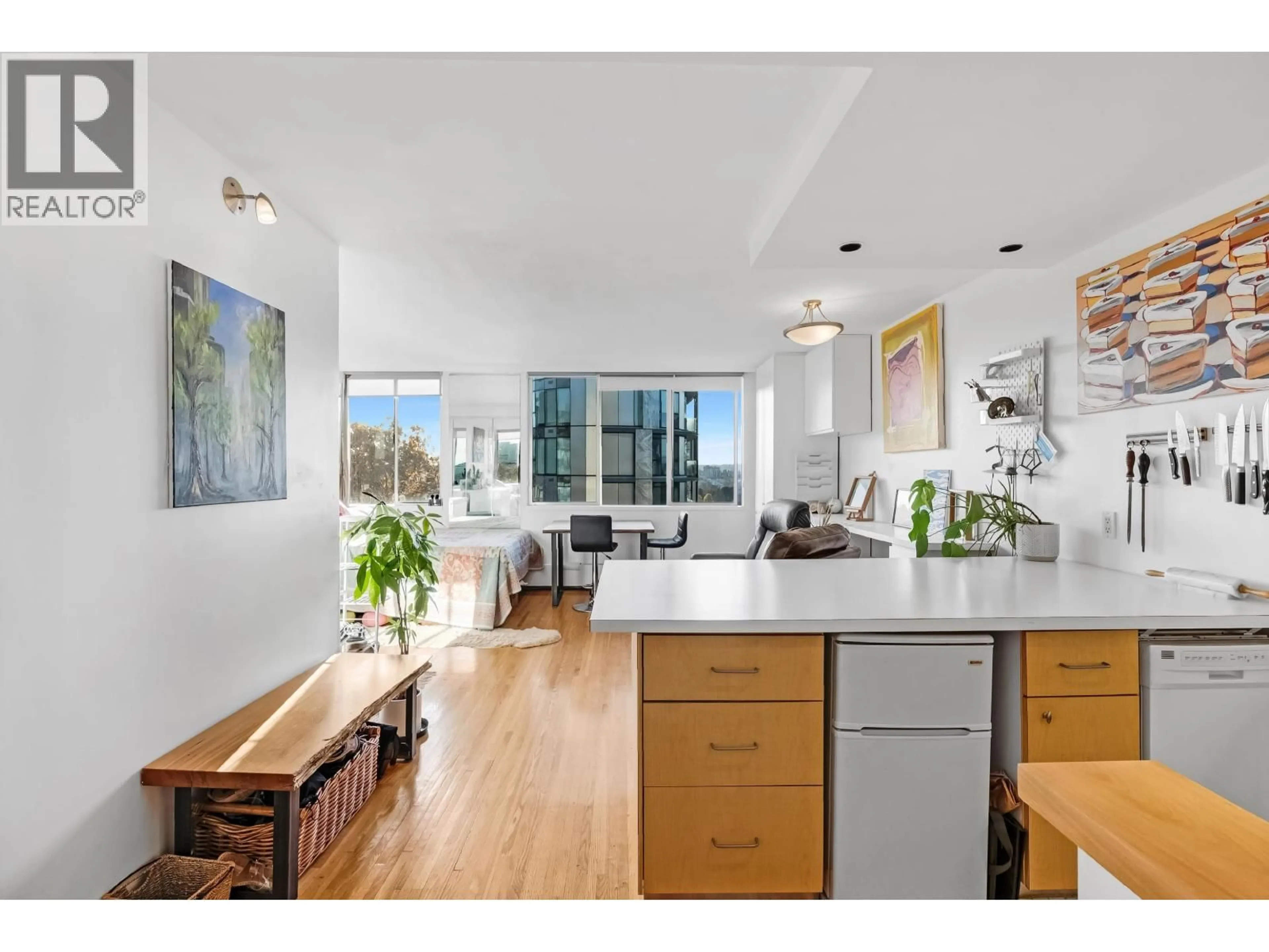 Open concept kitchen, unknown for 901 - 1250 BURNABY STREET, Vancouver British Columbia V6E1P5