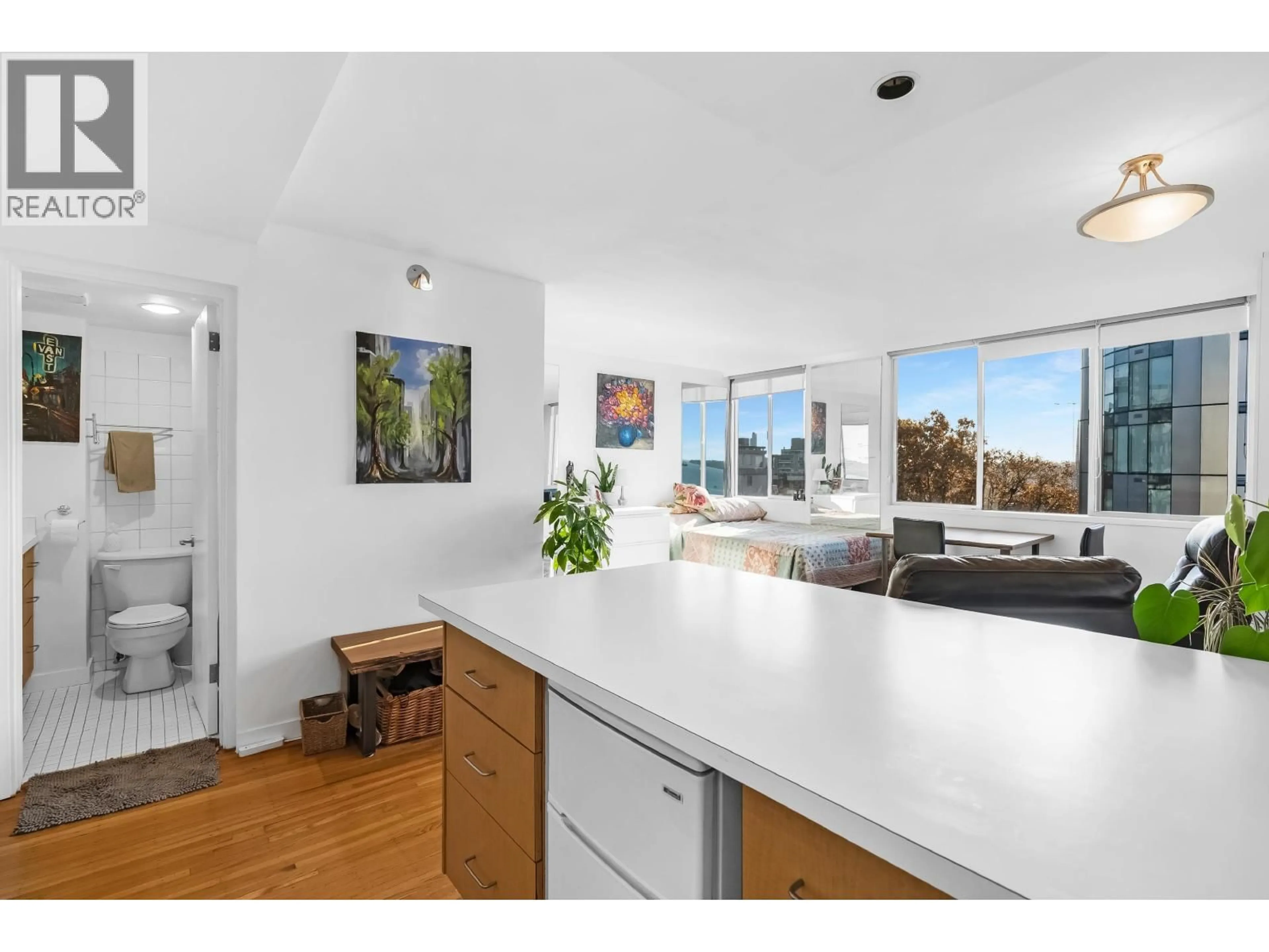 Open concept kitchen, unknown for 901 - 1250 BURNABY STREET, Vancouver British Columbia V6E1P5