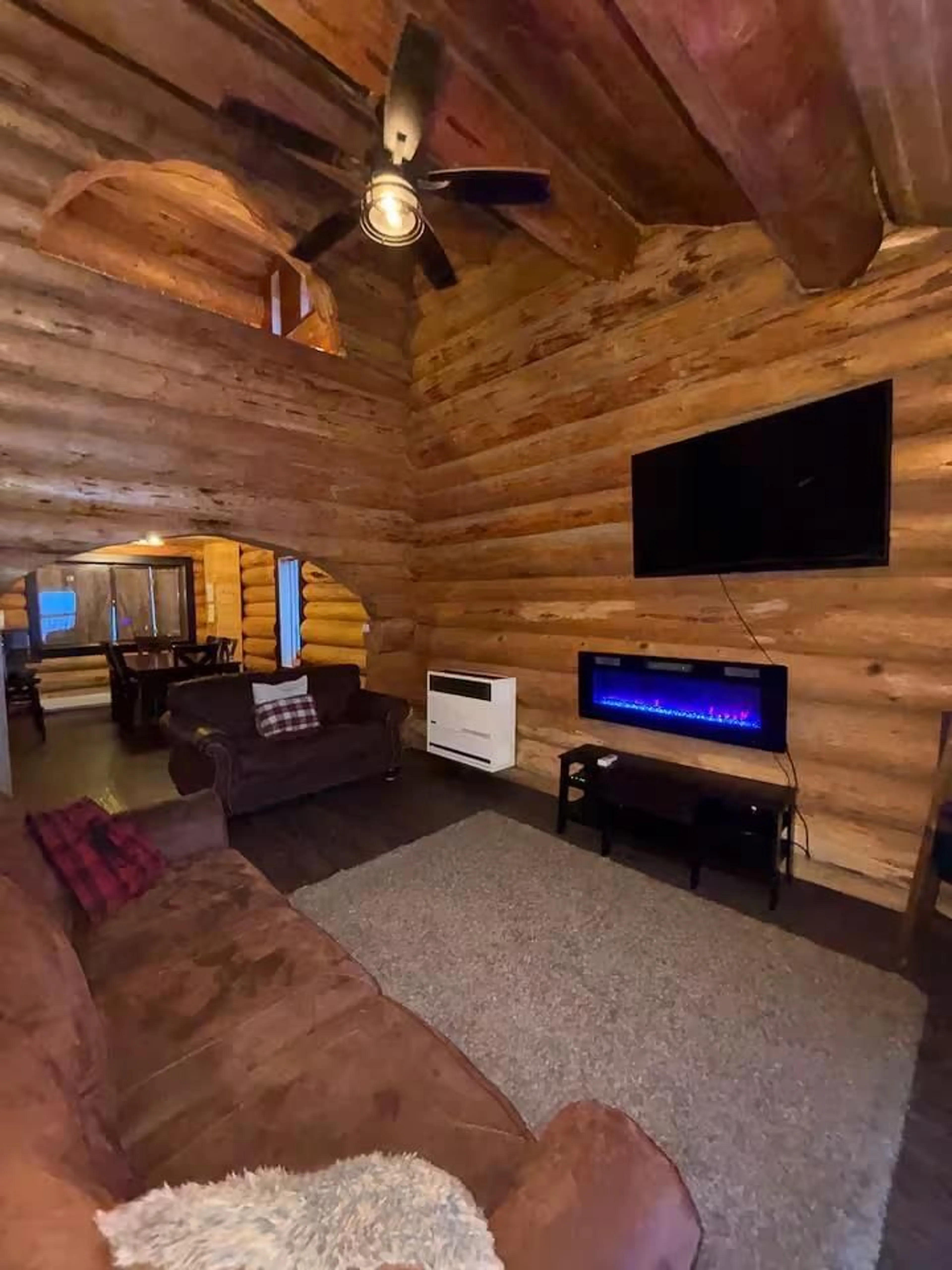 Home theater for 6 - 20649 EDELWEISS DRIVE, Agassiz British Columbia V0M1A1