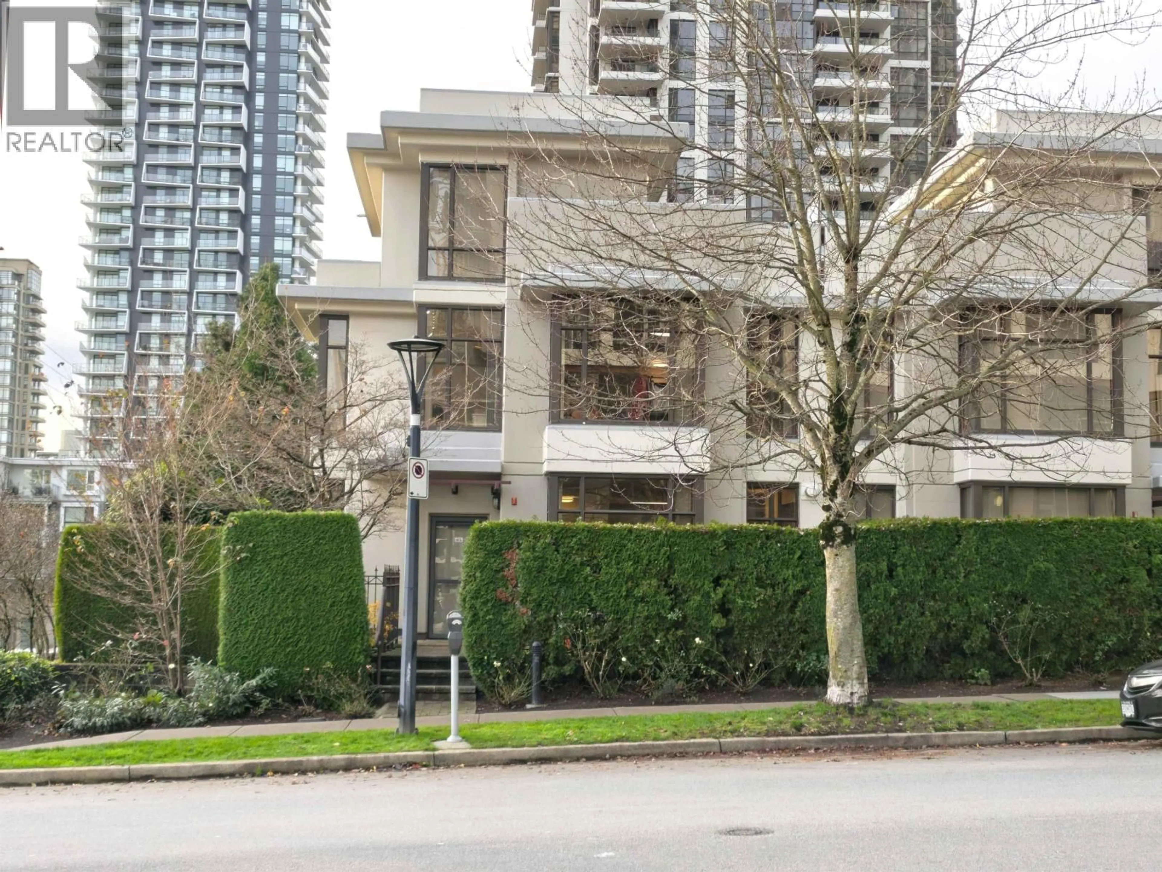 Unknown for TH16 - 2089 ROSSER AVENUE, Burnaby British Columbia V5C5E2