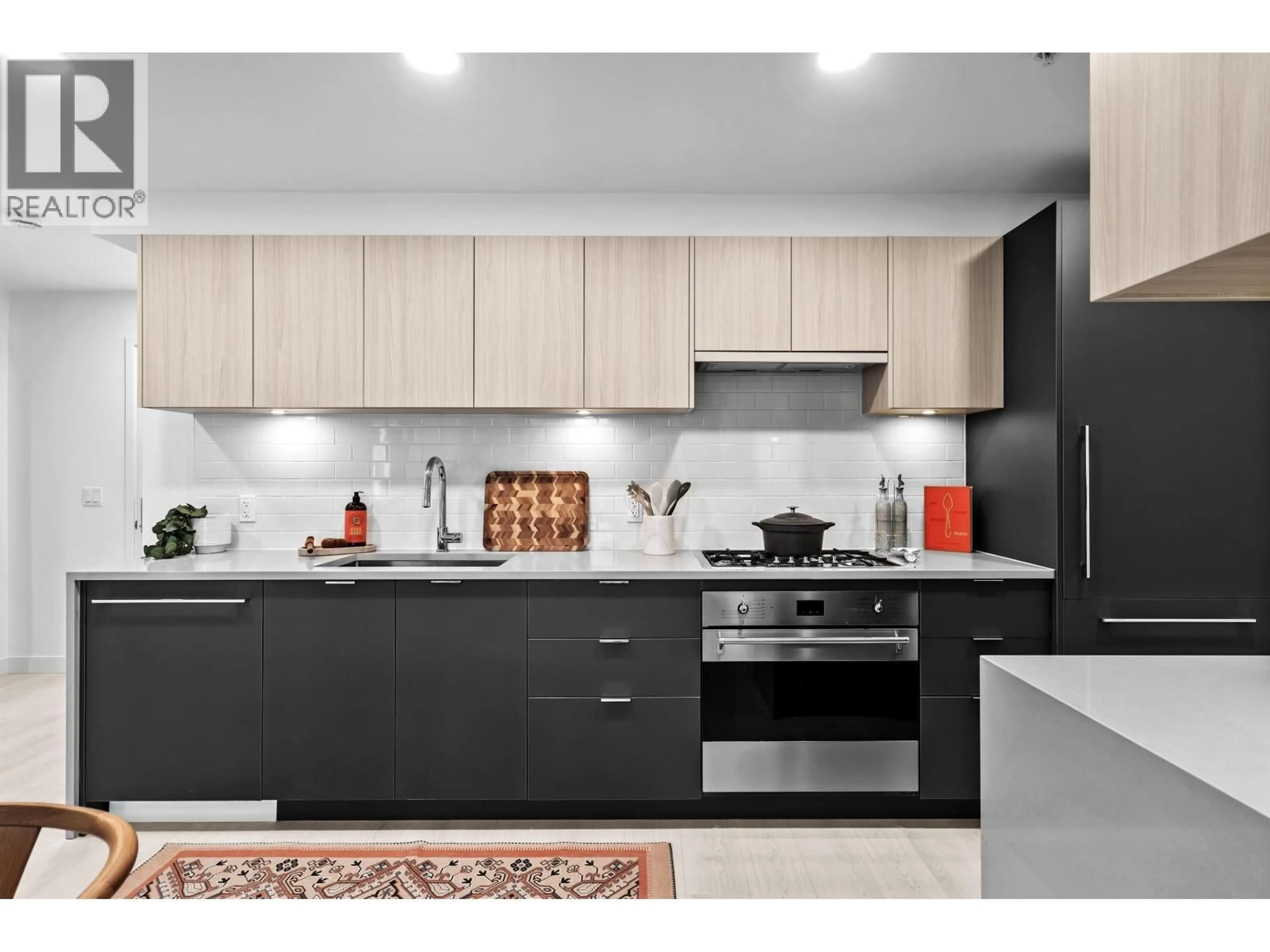 Contemporary kitchen, unknown for 303 - 2419 GRANT STREET, Vancouver British Columbia V5K3G5