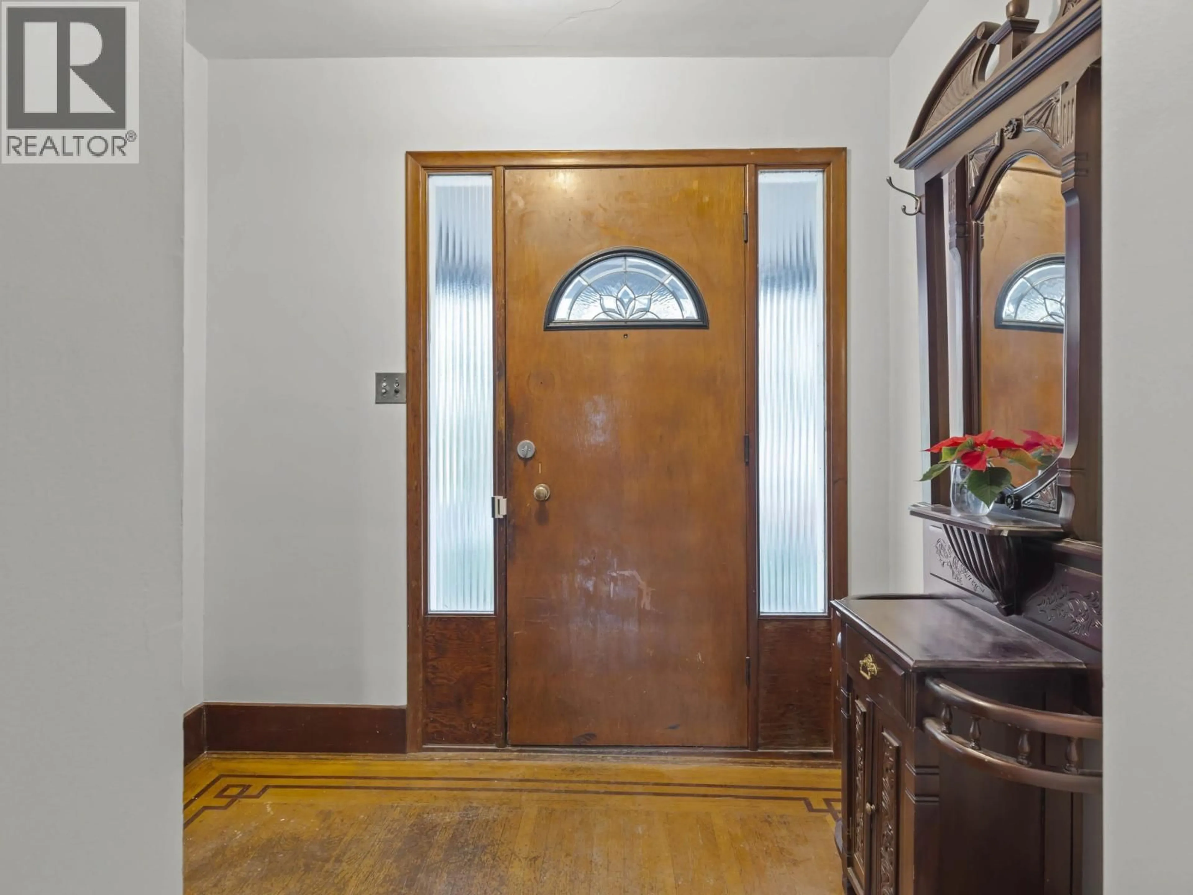 Indoor entryway for 3056 6TH AVENUE, Vancouver British Columbia V6K1X3