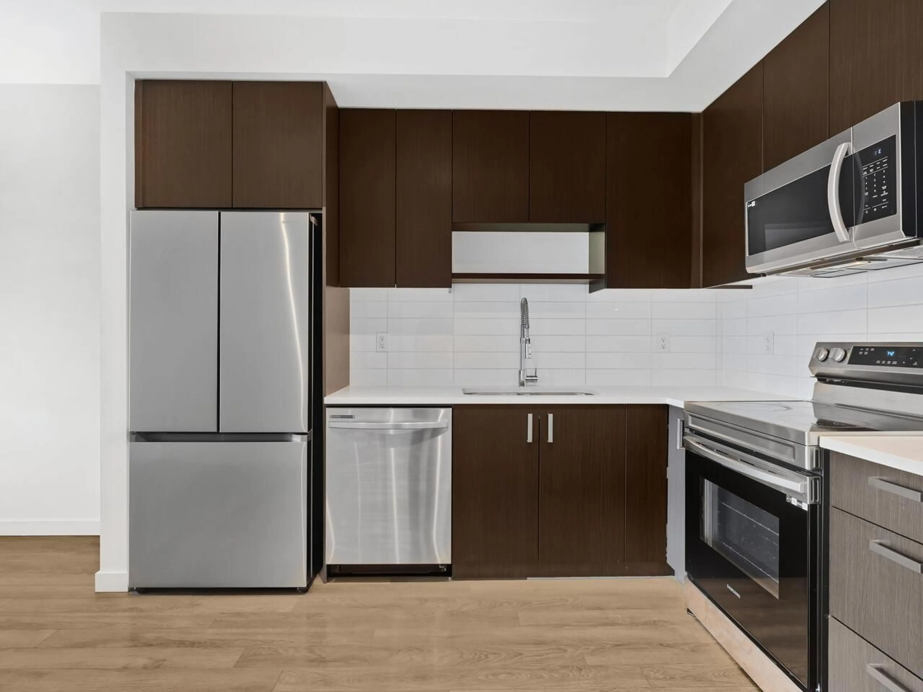 Standard kitchen, unknown for 203 - 15858 FRASER HIGHWAY, Surrey British Columbia V4N6X4