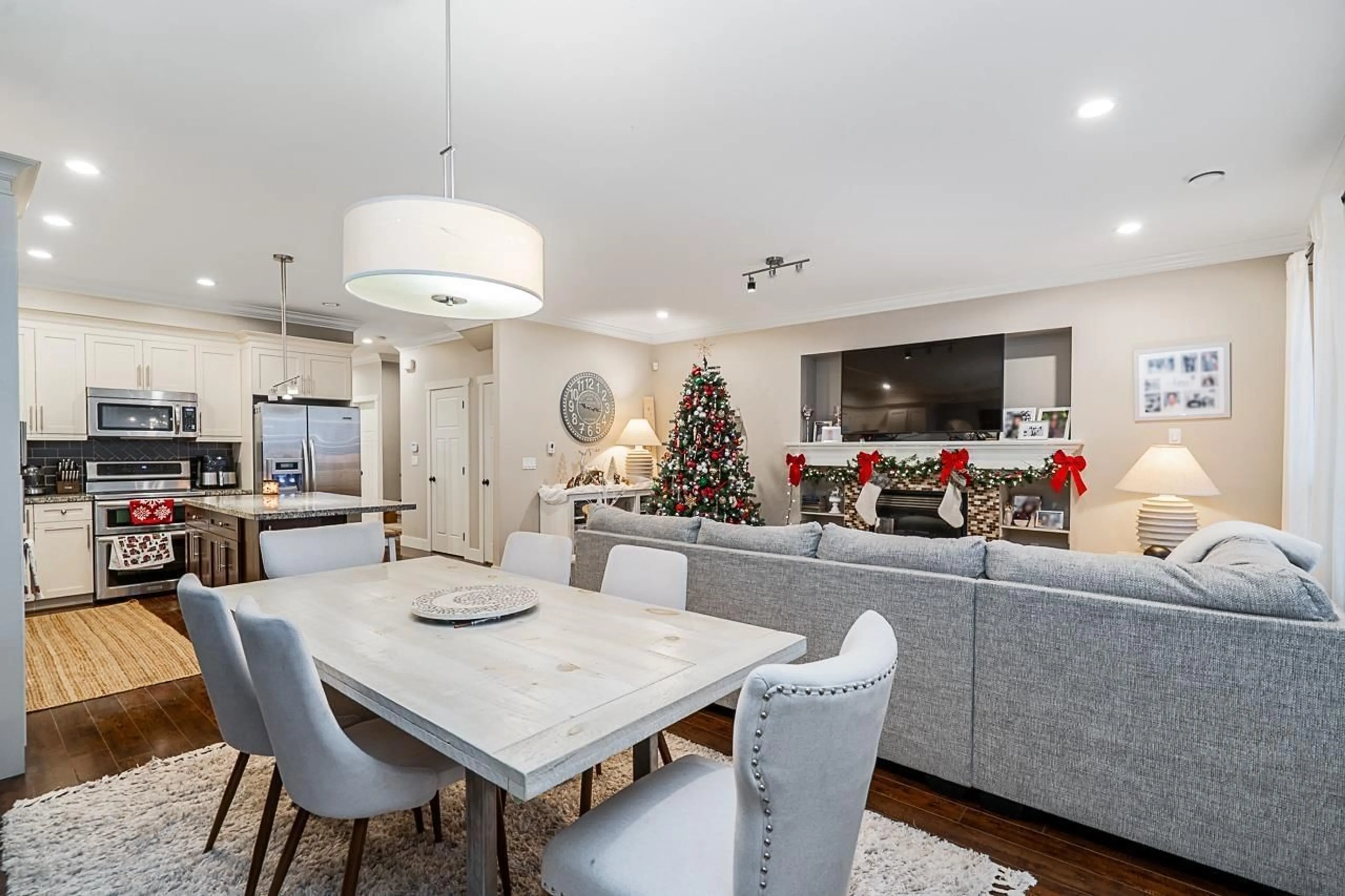 Open concept kitchen, unknown for 19079 67A AVENUE, Surrey British Columbia V4N6A6