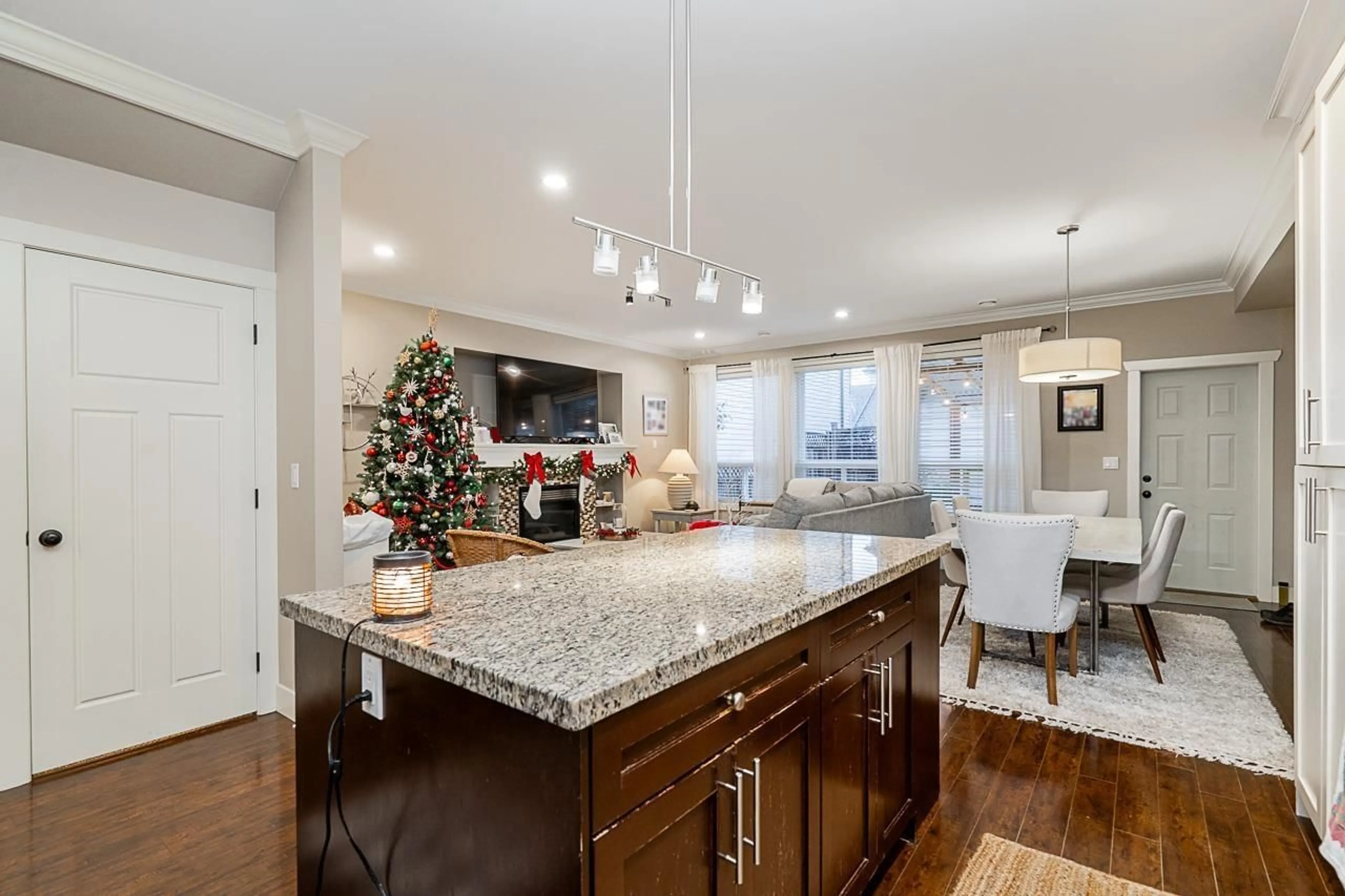 Open concept kitchen, unknown for 19079 67A AVENUE, Surrey British Columbia V4N6A6
