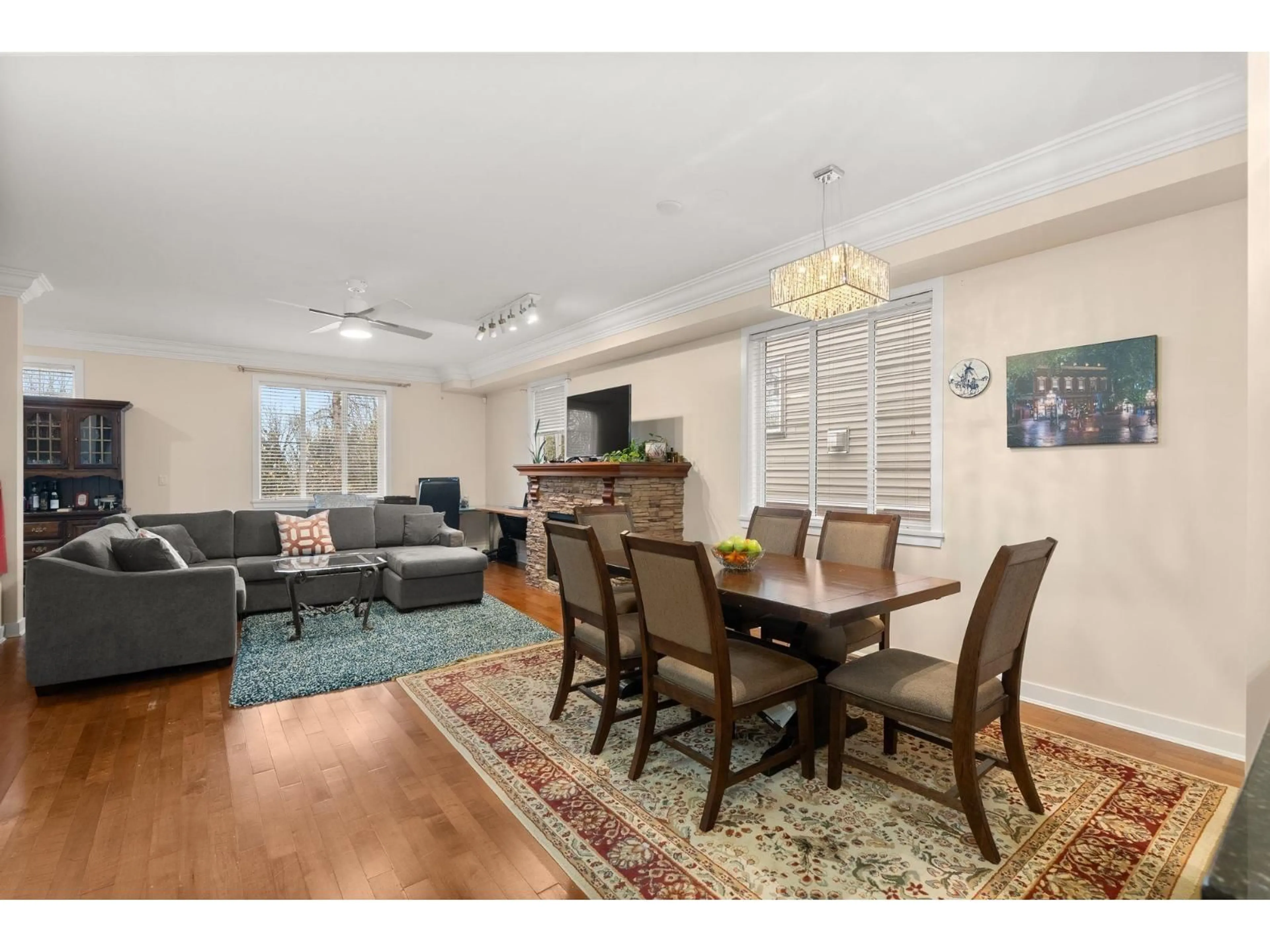 Living room with furniture, wood/laminate floor for 8 - 35626 MCKEE ROAD, Abbotsford British Columbia V3G2L6