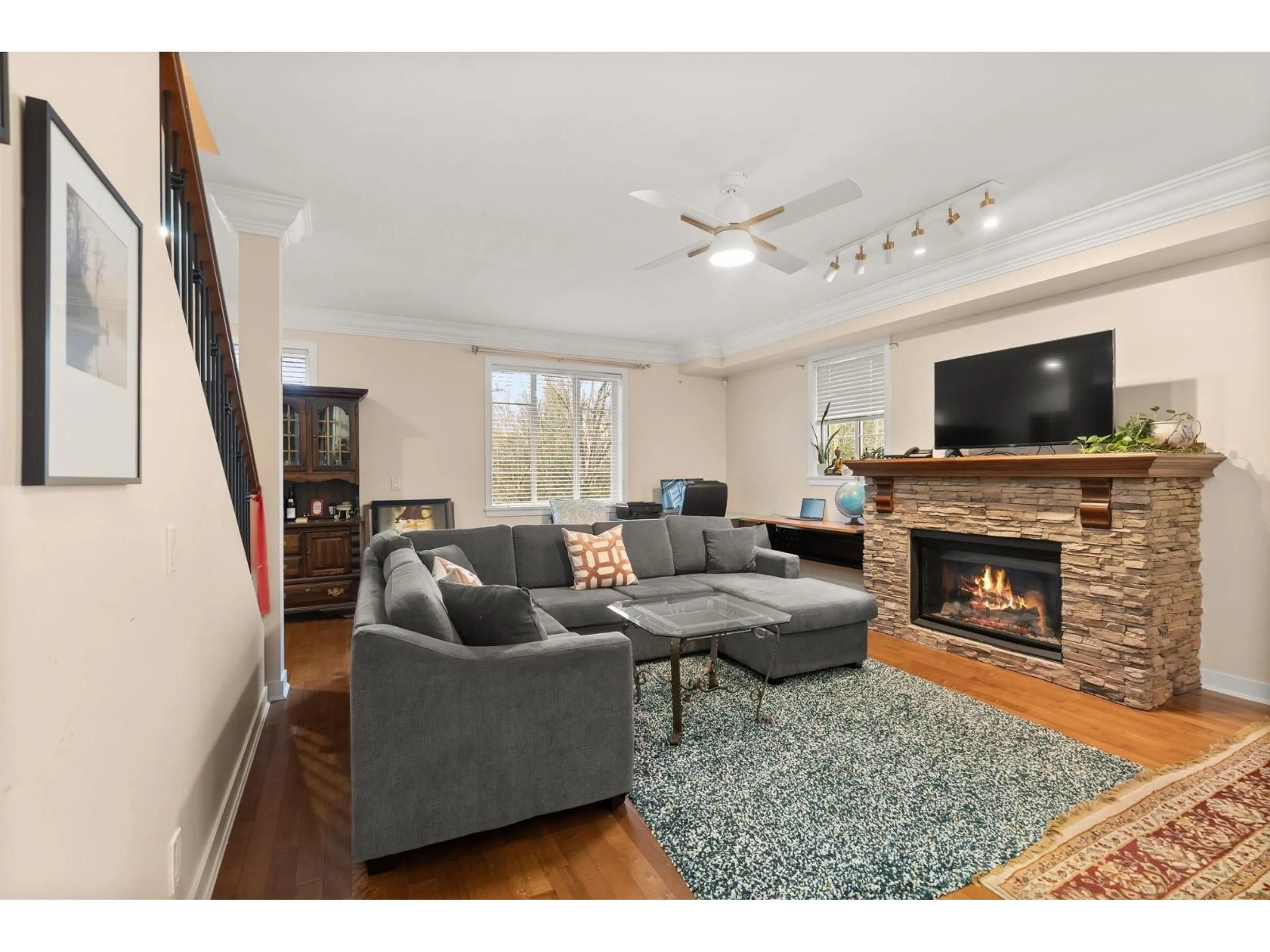 Living room with furniture, unknown for 8 - 35626 MCKEE ROAD, Abbotsford British Columbia V3G2L6