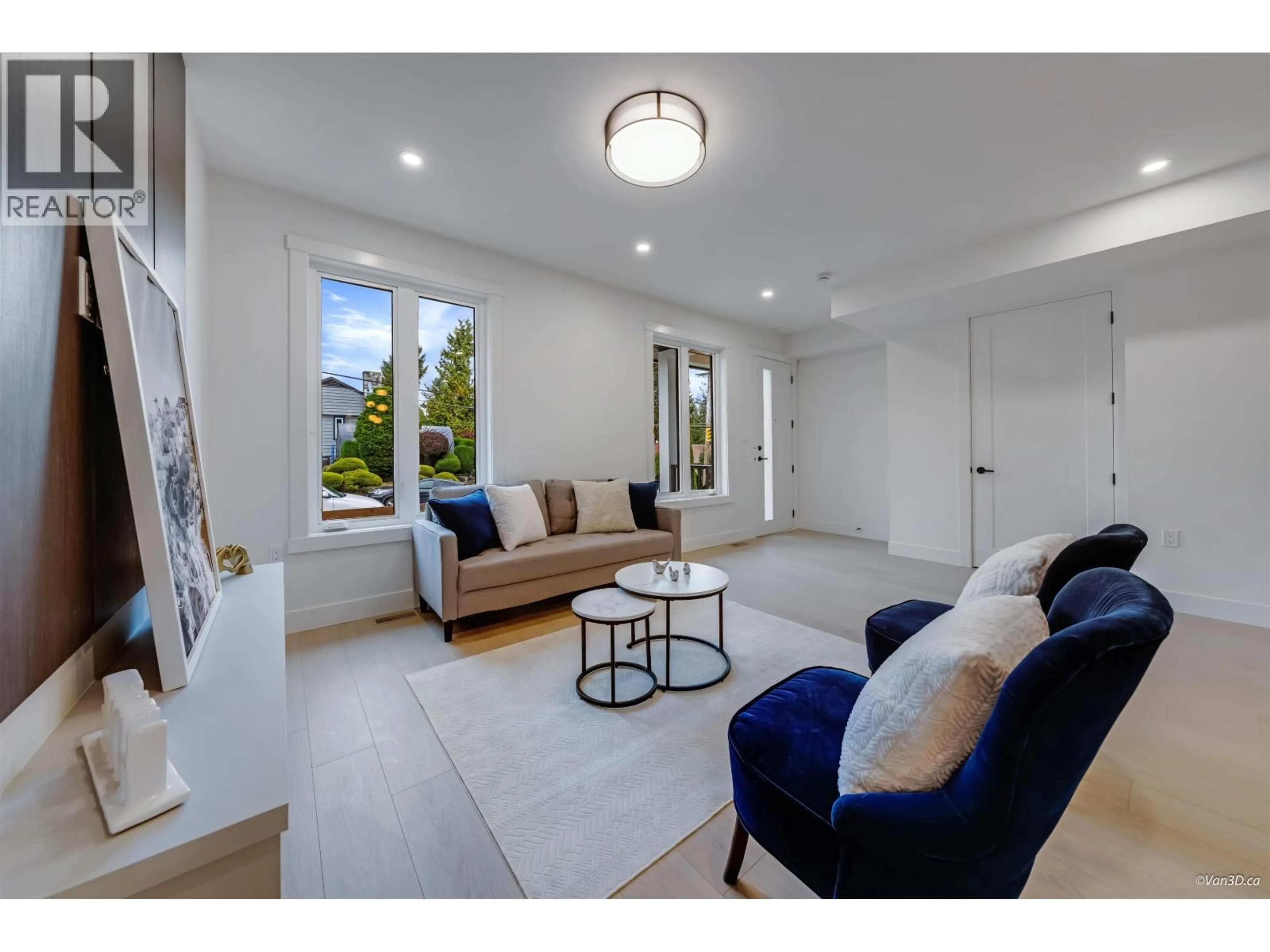 Living room with furniture, unknown for 3 - 7893 2ND STREET, Burnaby British Columbia V3N0K2