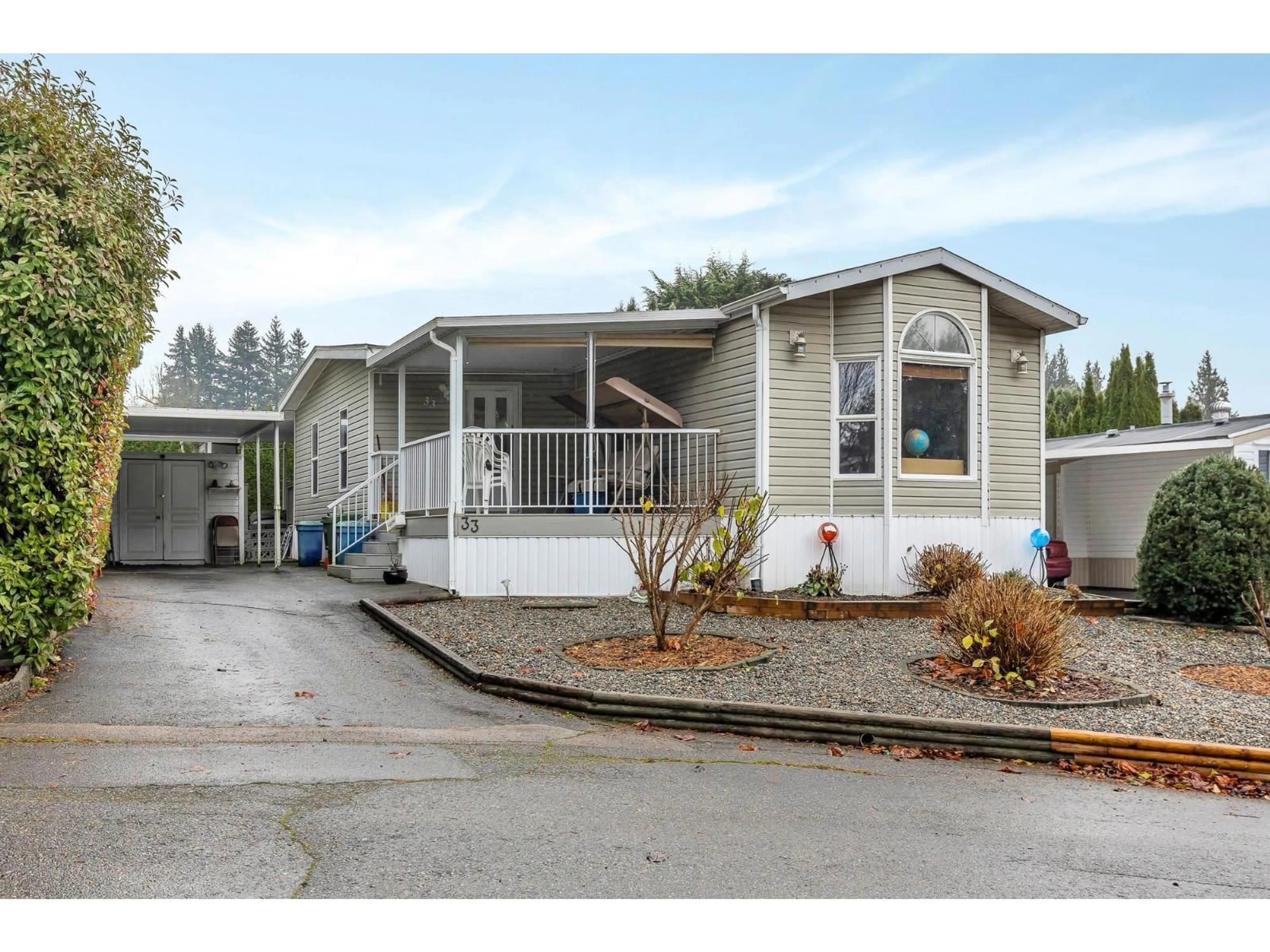 Home with vinyl exterior material, street for 33 - 2035 MARTENS STREET, Abbotsford British Columbia V2T6M4