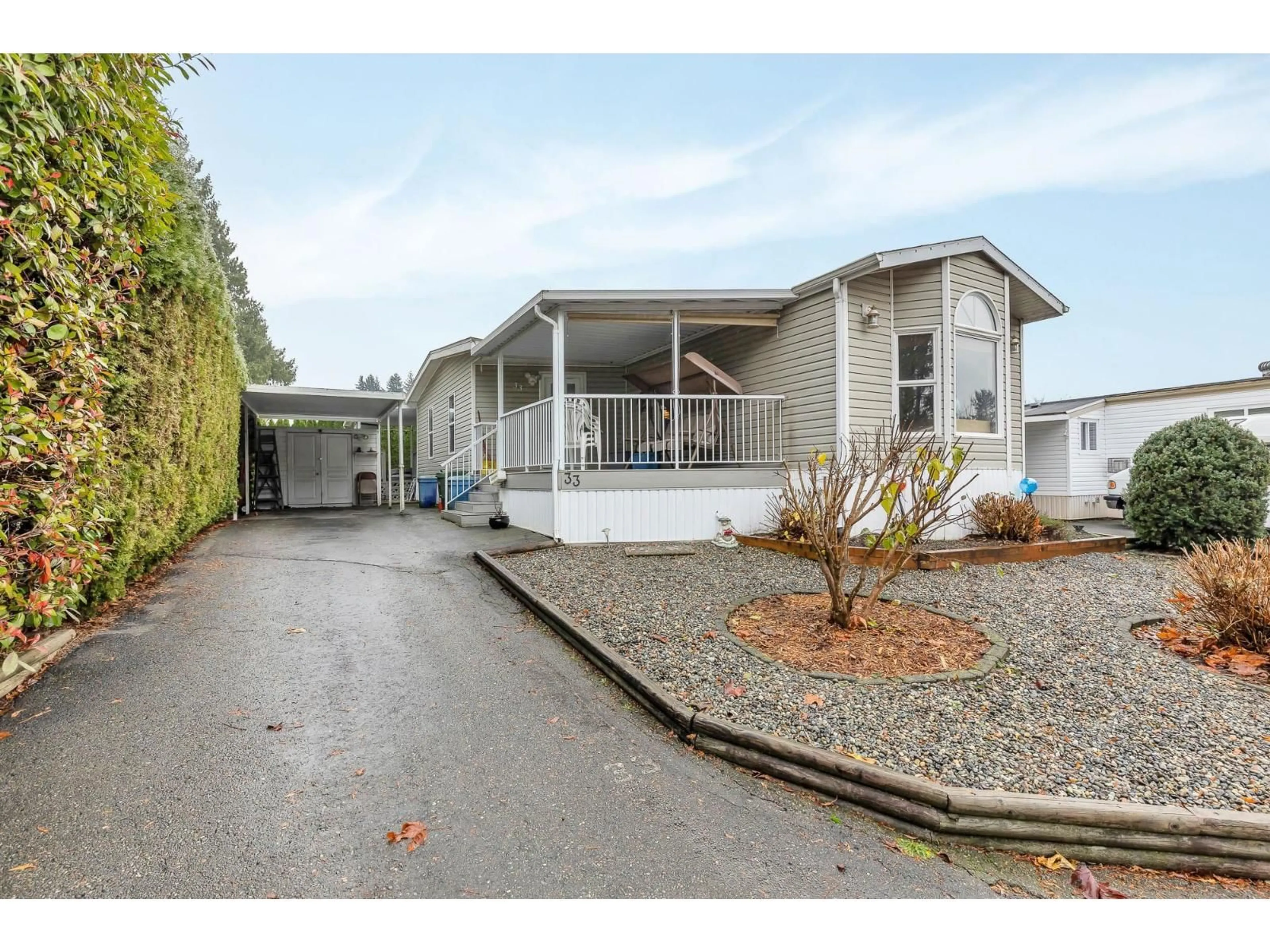 Home with vinyl exterior material, street for 33 - 2035 MARTENS STREET, Abbotsford British Columbia V2T6M4