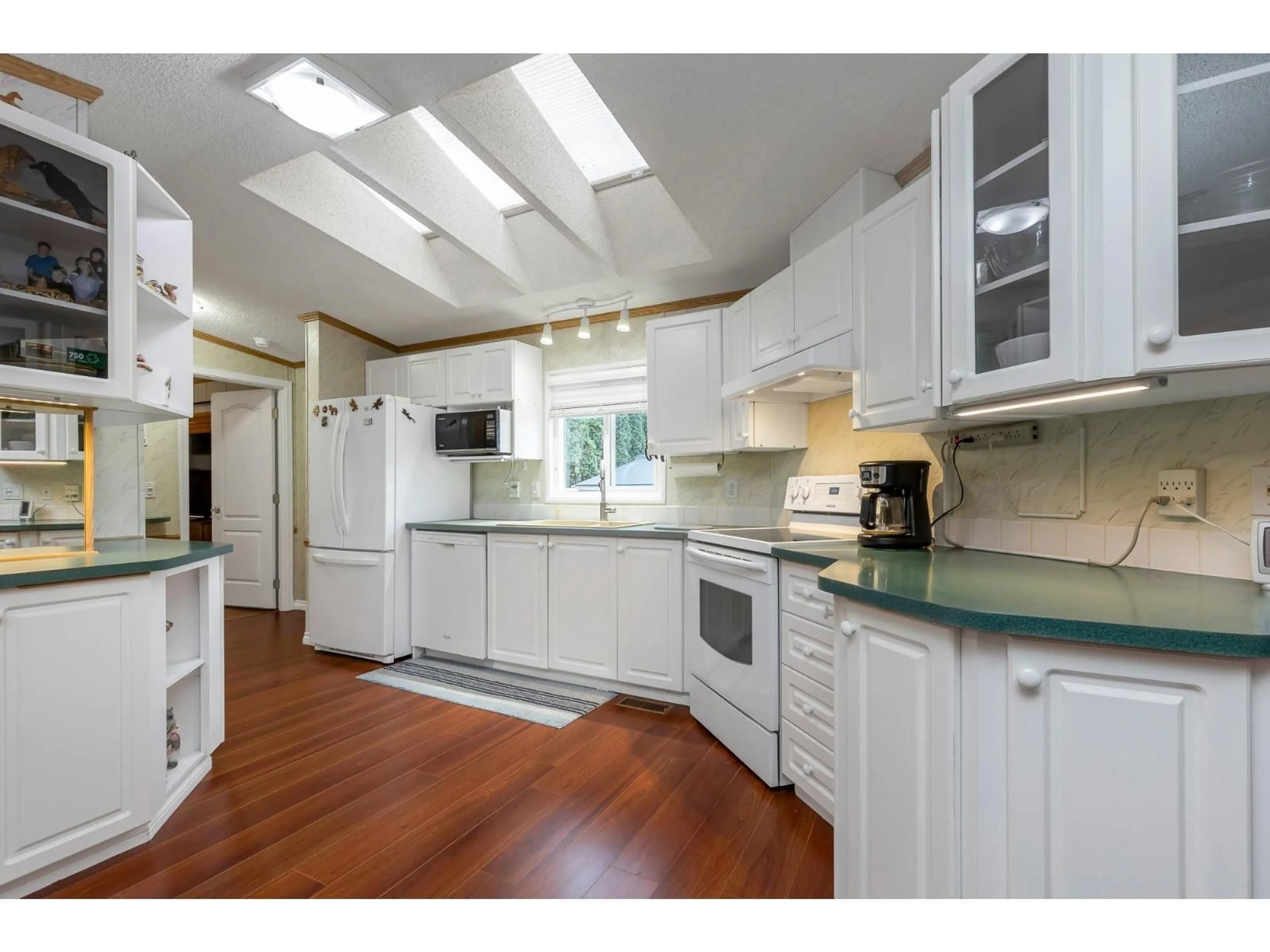 Open concept kitchen, unknown for 33 - 2035 MARTENS STREET, Abbotsford British Columbia V2T6M4