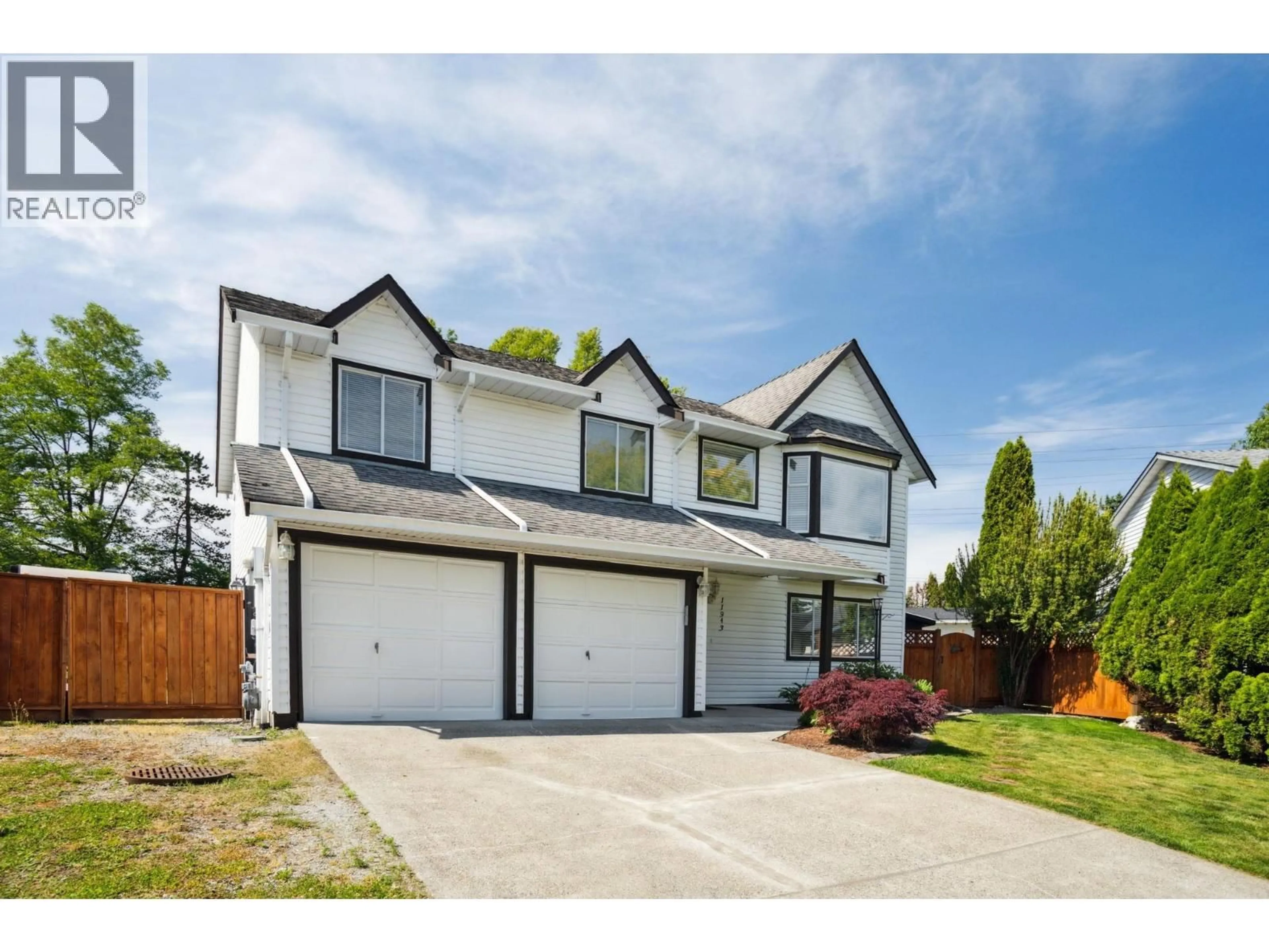 Home with vinyl exterior material, street for 11943 249 STREET, Maple Ridge British Columbia V4R1Z4