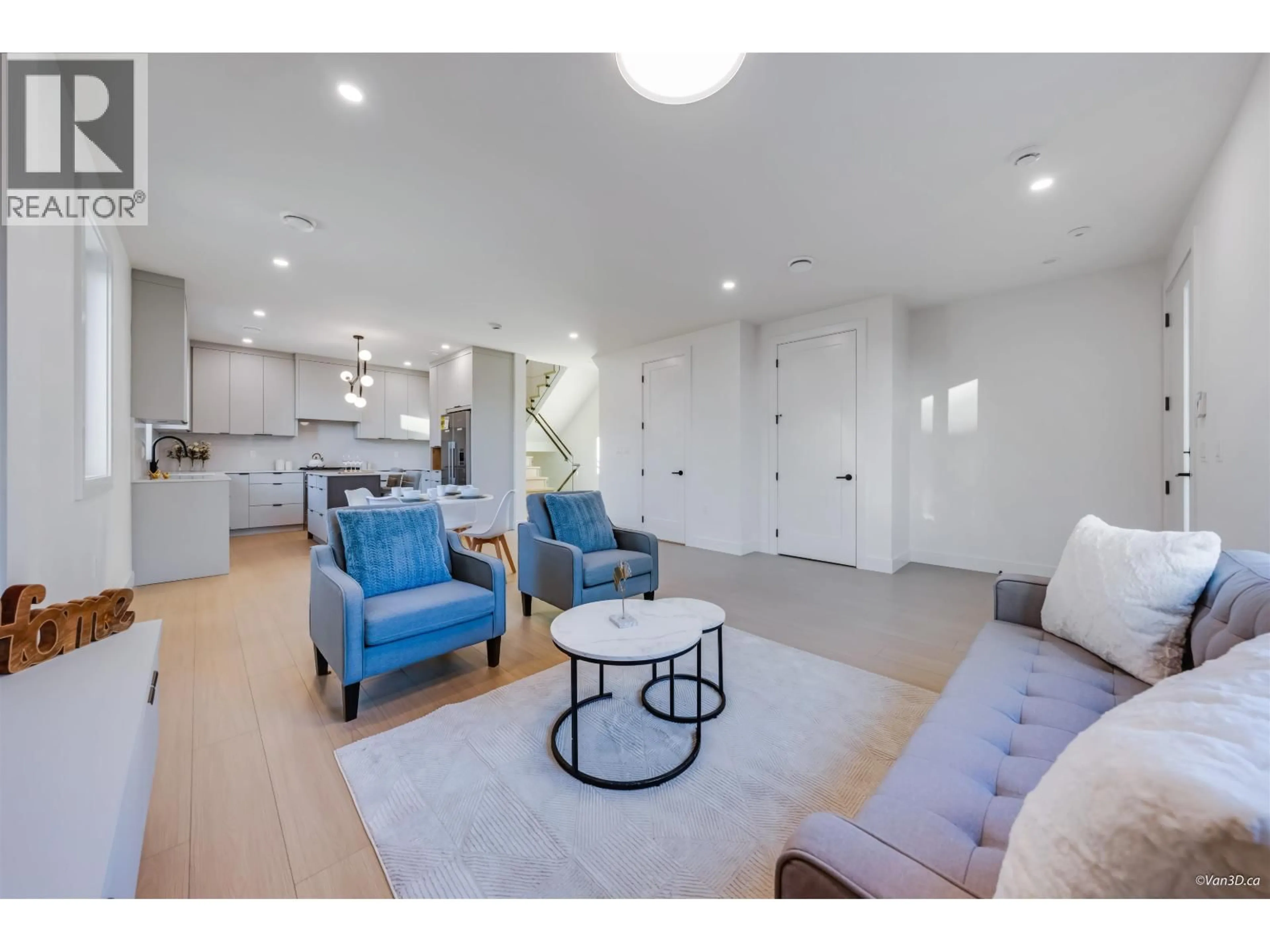 Living room with furniture, unknown for 4 - 4211 GRAVELEY STREET, Burnaby British Columbia V5C3T7