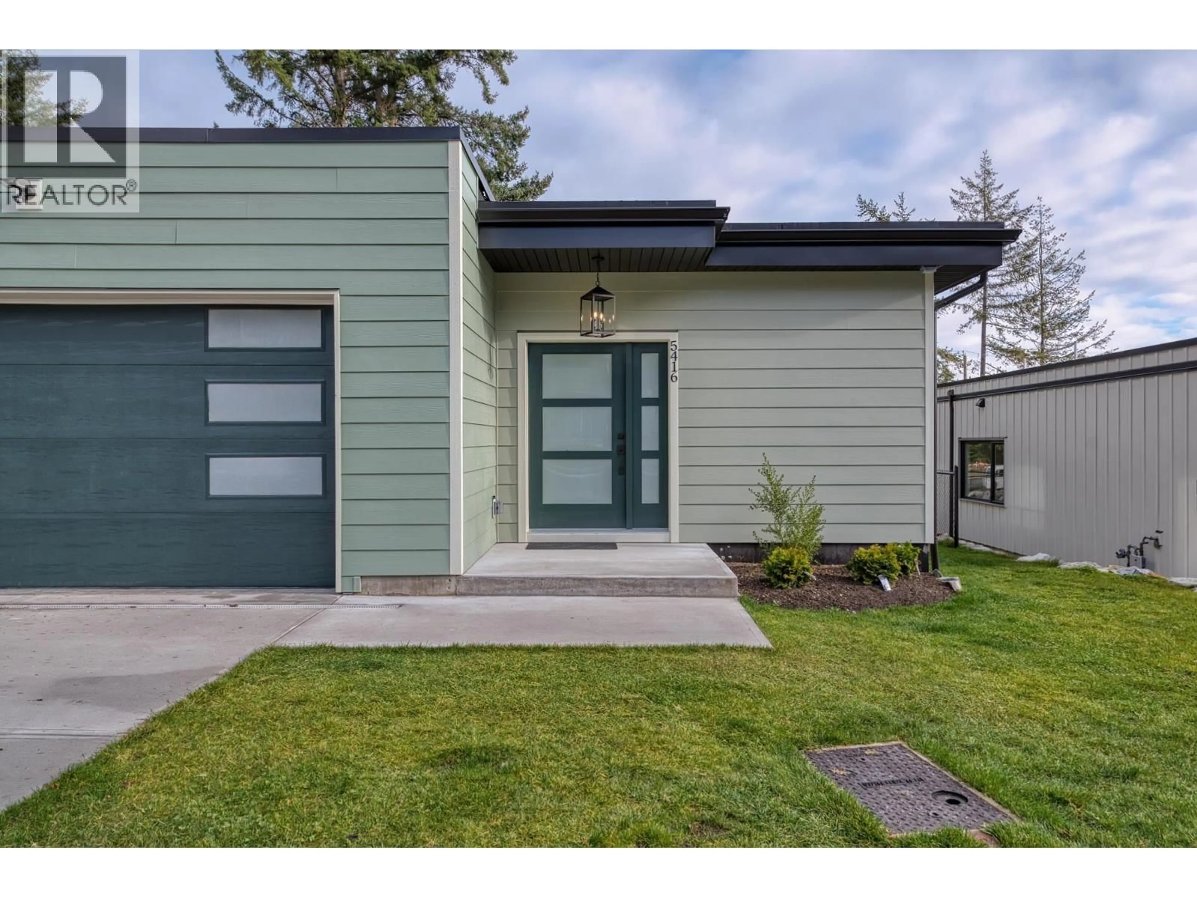 Home with vinyl exterior material, street for 5416 STELLAR WAY, Sechelt British Columbia V7Z0M1