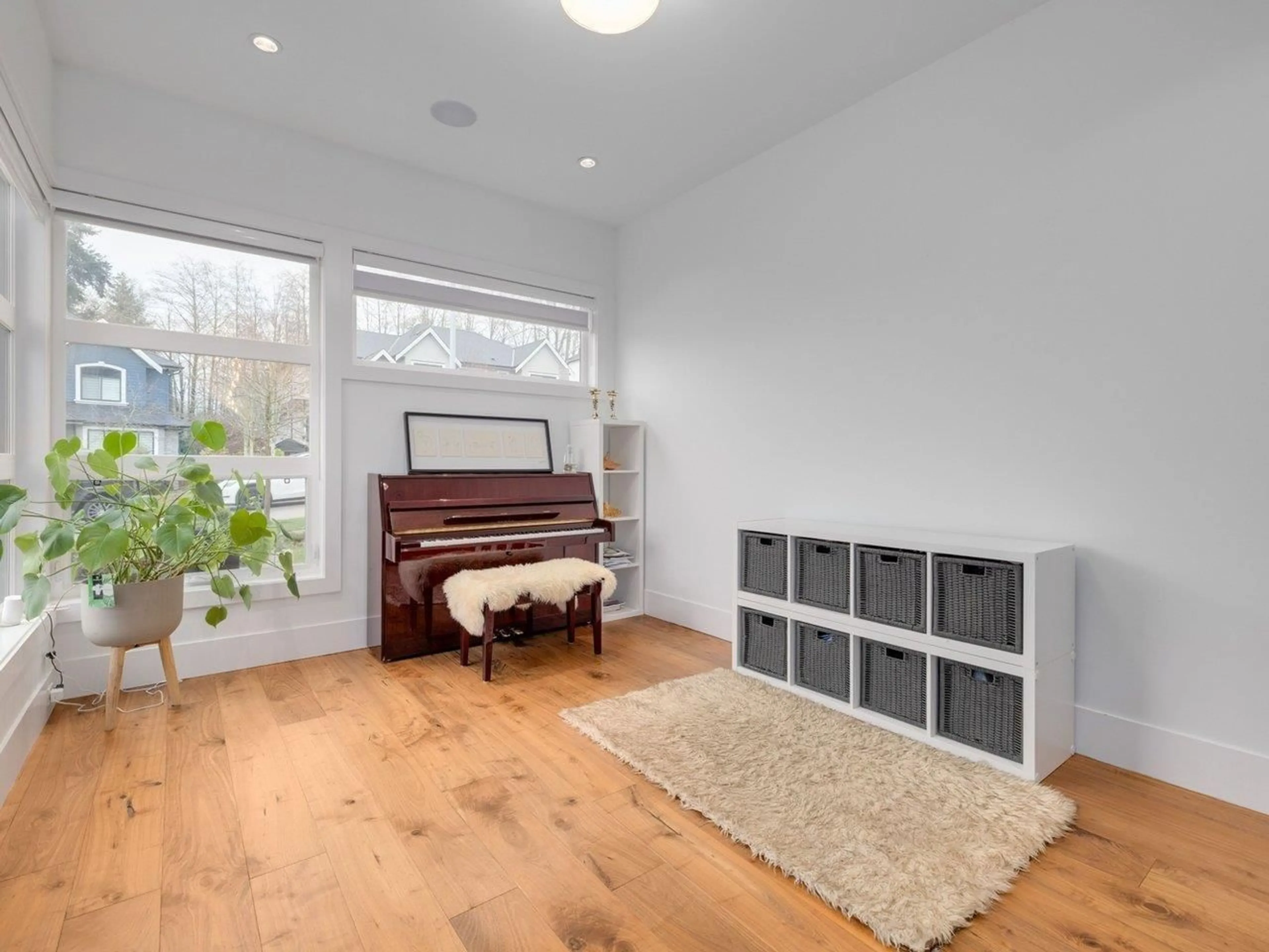 Living room with furniture, wood/laminate floor for 2875 164A STREET, Surrey British Columbia V3Z0X9