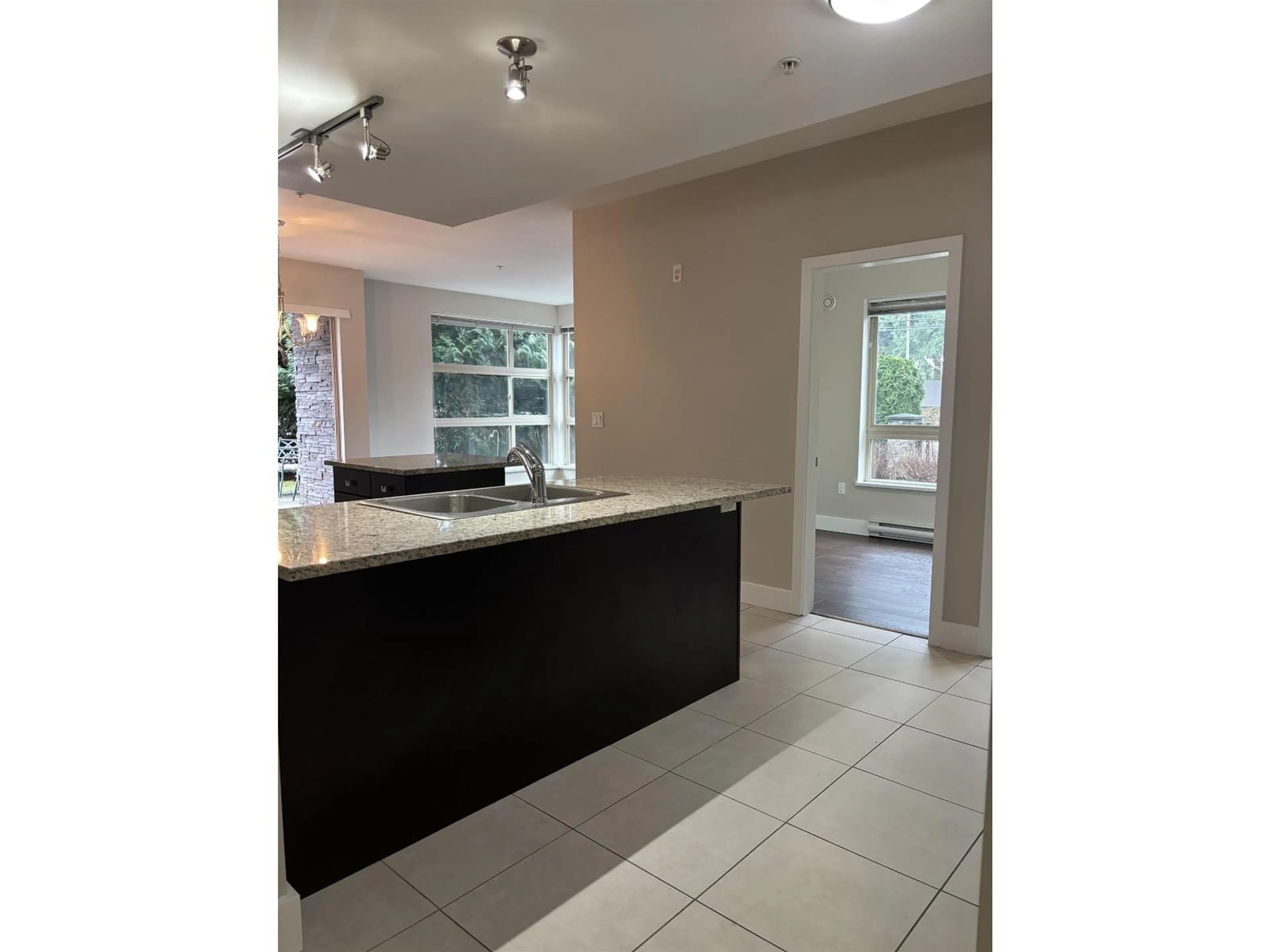 Unknown for 107 - 6628 120 STREET, Surrey British Columbia V3W1T7