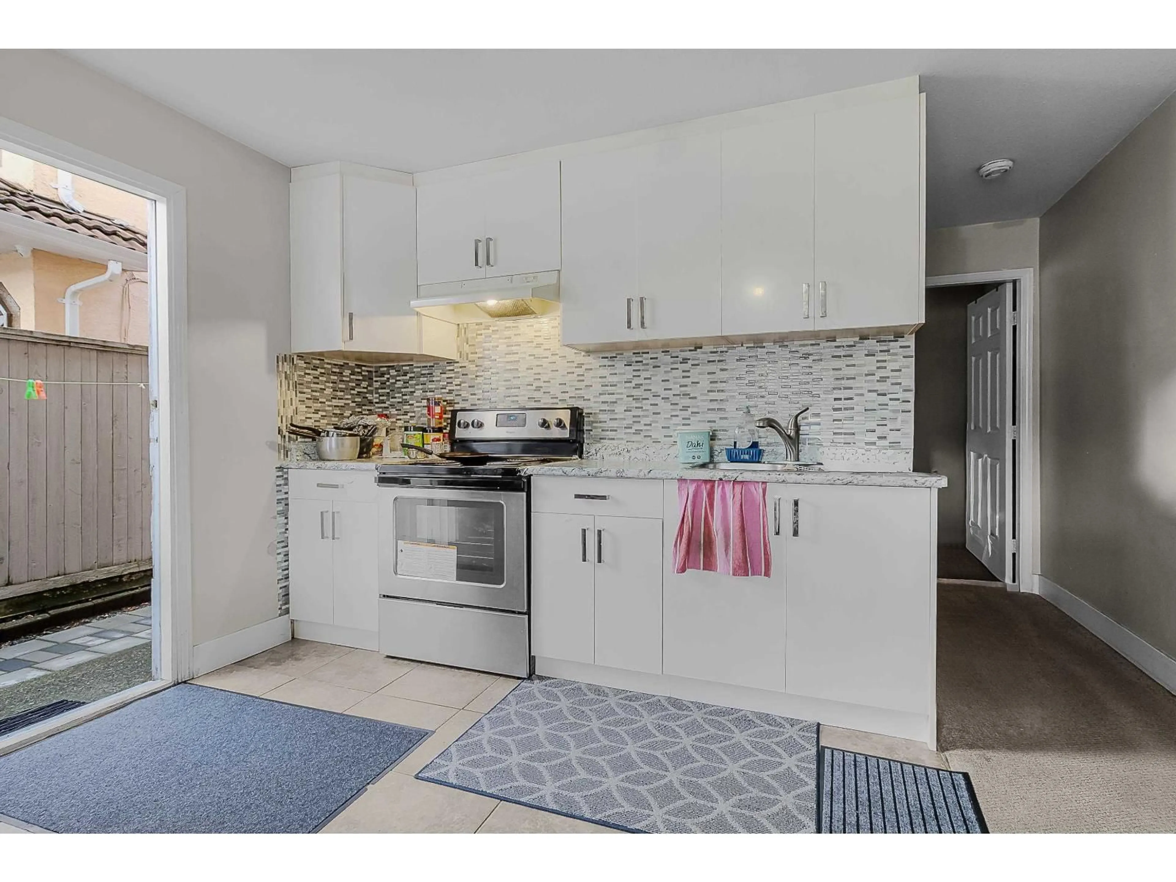 Open concept kitchen, ceramic/tile floor for 14336 90A AVENUE, Surrey British Columbia V3V7X9