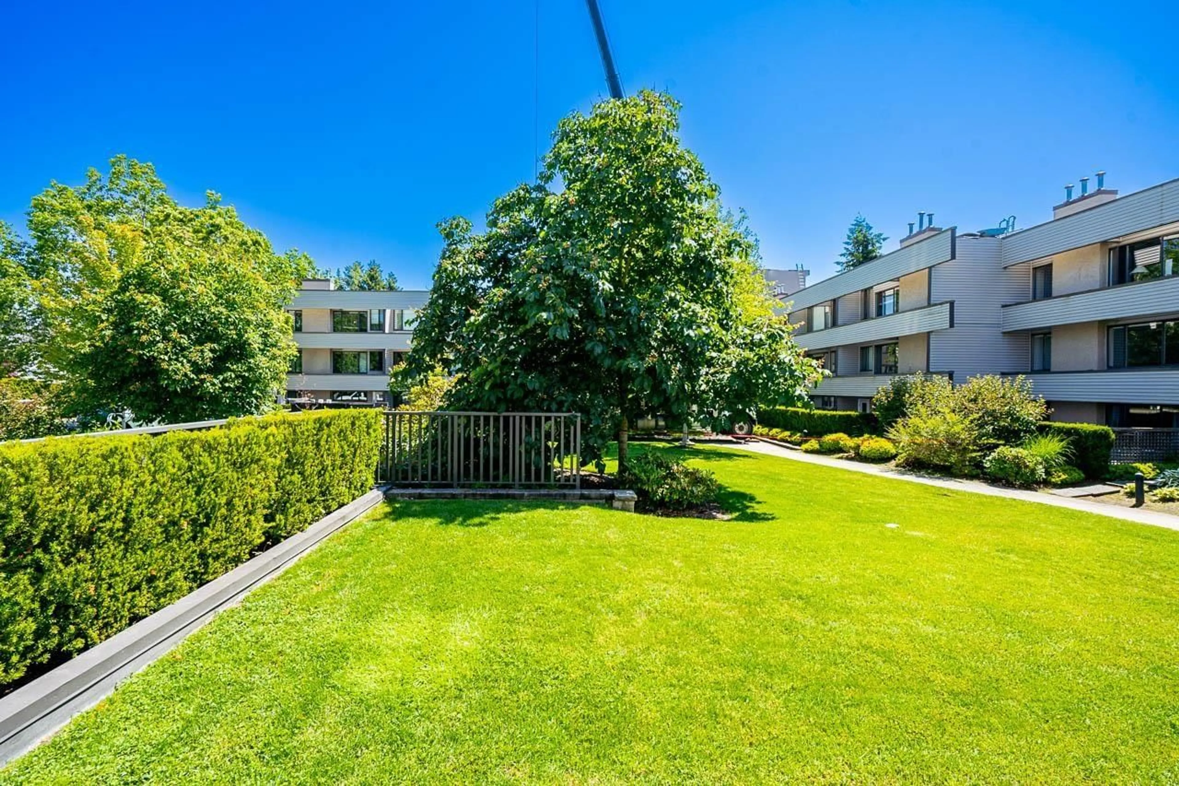 Patio, unknown for 305 - 15313 19 AVENUE, Surrey British Columbia V4A1X6