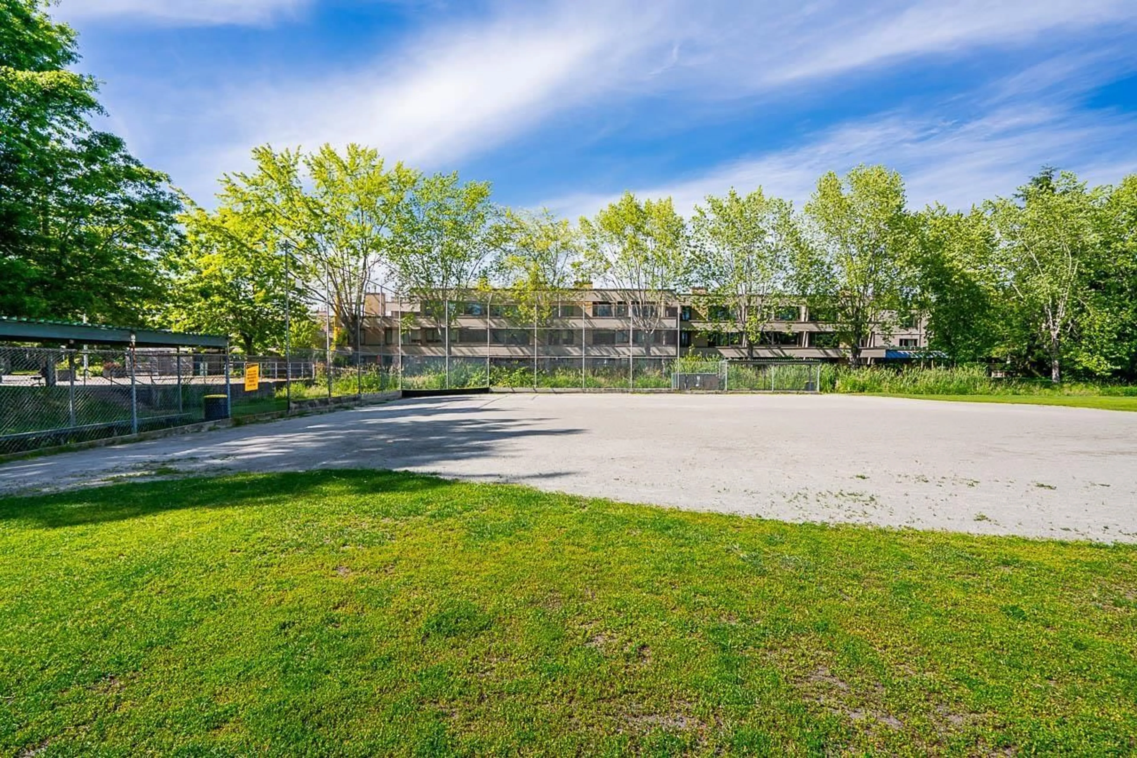 Patio, unknown for 305 - 15313 19 AVENUE, Surrey British Columbia V4A1X6