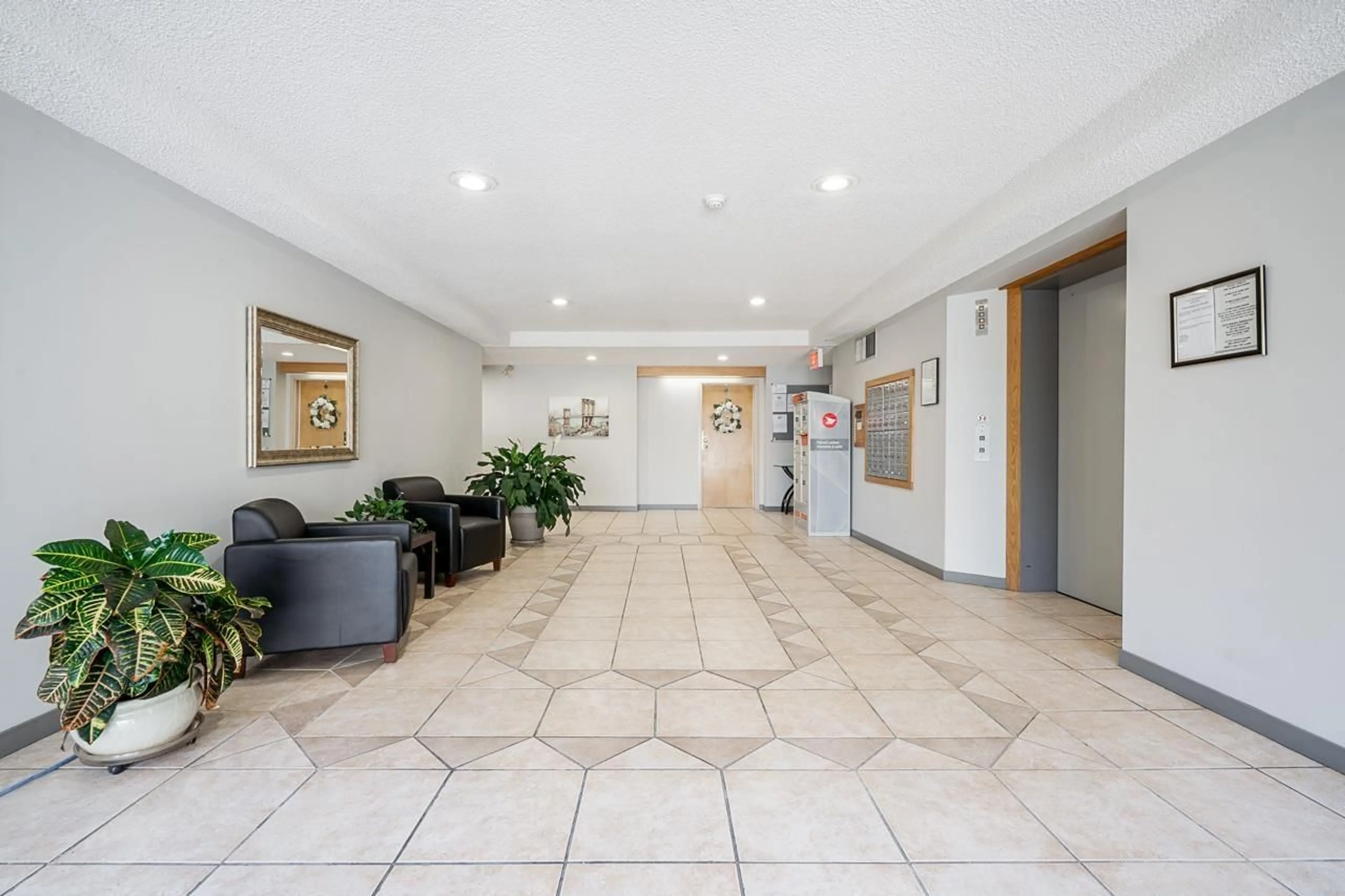 Lobby for 305 - 15313 19 AVENUE, Surrey British Columbia V4A1X6