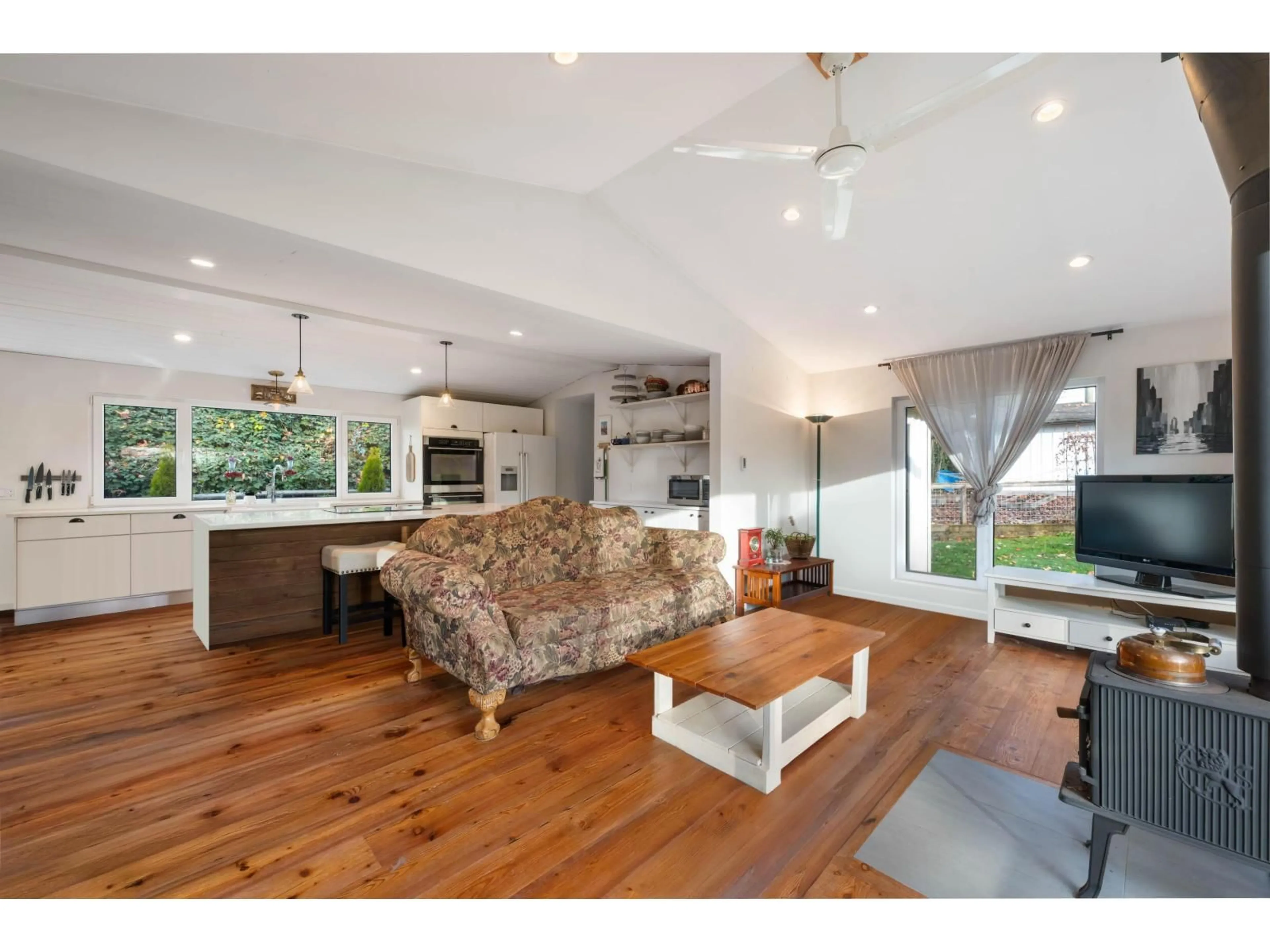 Open concept kitchen, wood/laminate floor for 6271 272 STREET, Langley British Columbia V4W1P6