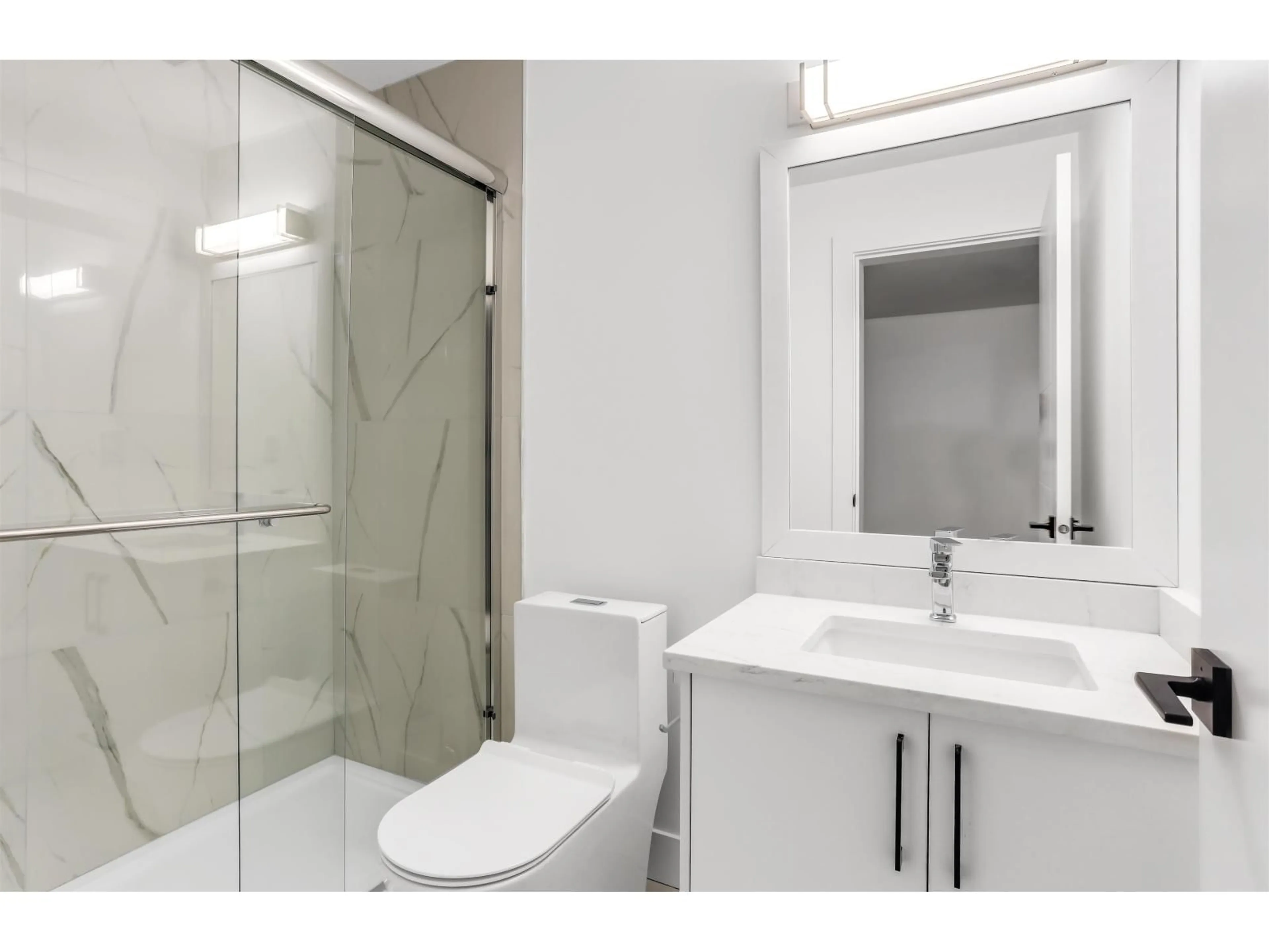 Standard bathroom, unknown for 20959 83 AVENUE, Langley British Columbia V2Y4K4