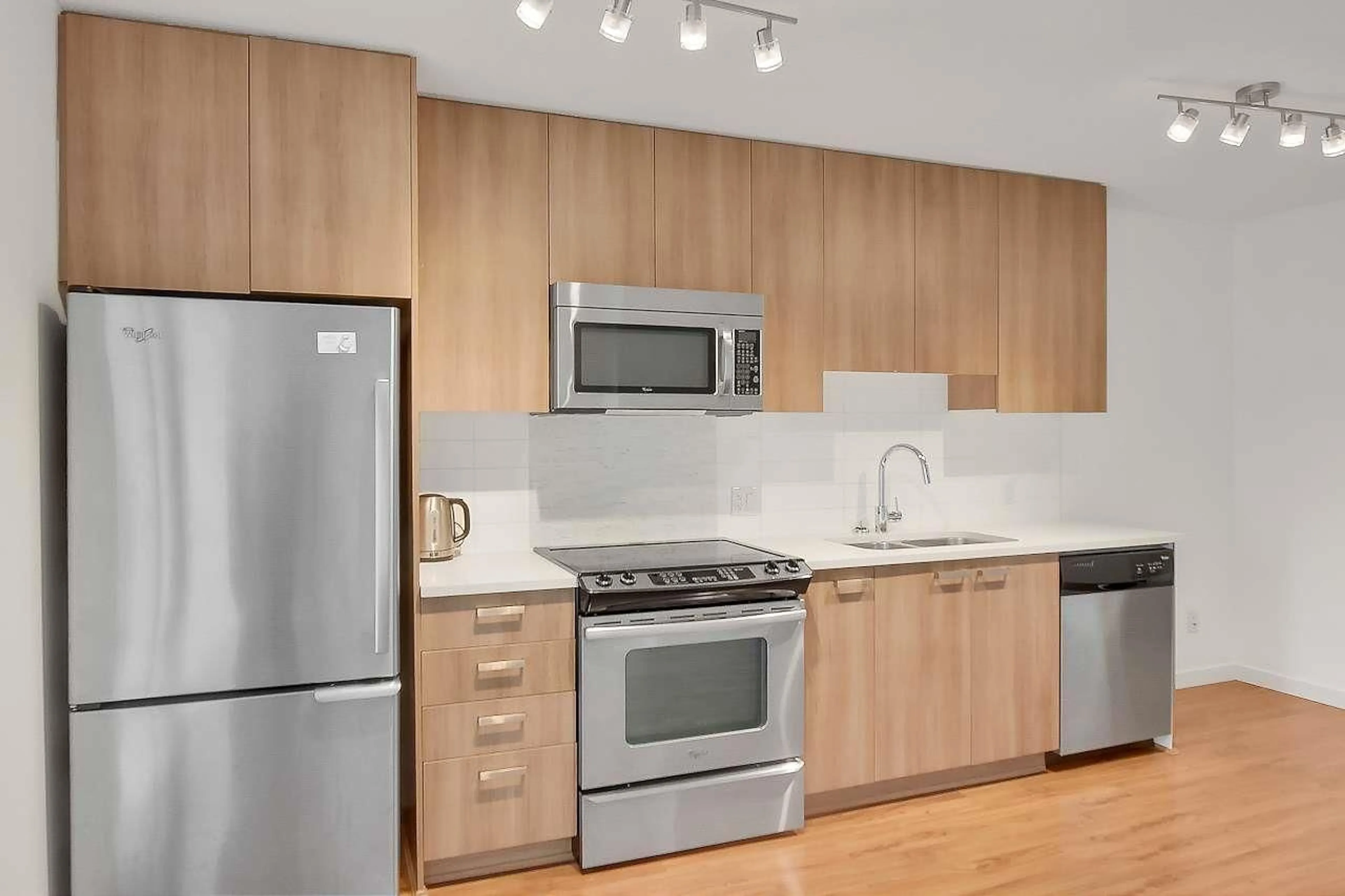 Standard kitchen, wood/laminate floor for 1905 - 13325 102A AVENUE, Surrey British Columbia V3T0J5