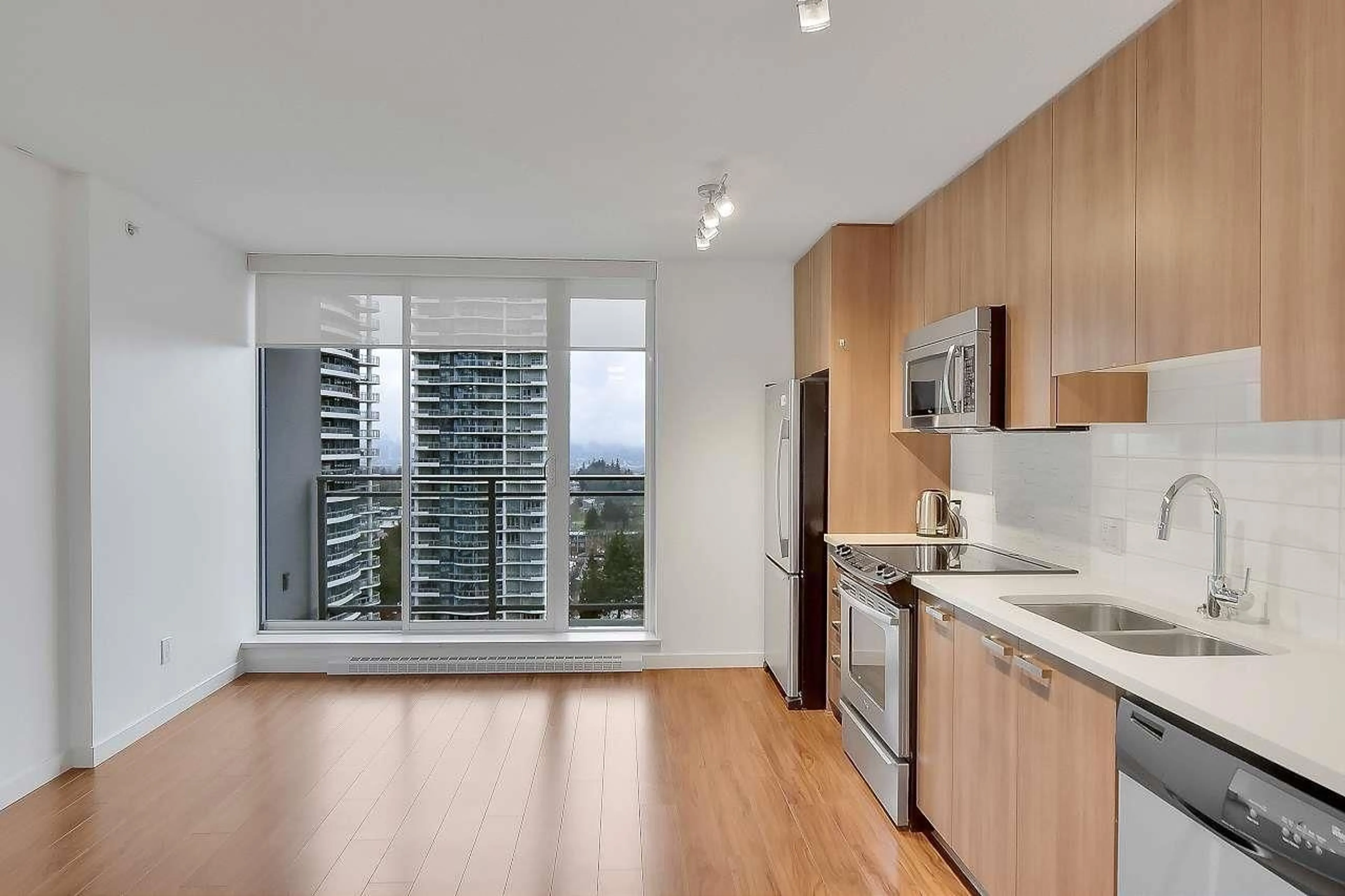 Unknown for 1905 - 13325 102A AVENUE, Surrey British Columbia V3T0J5