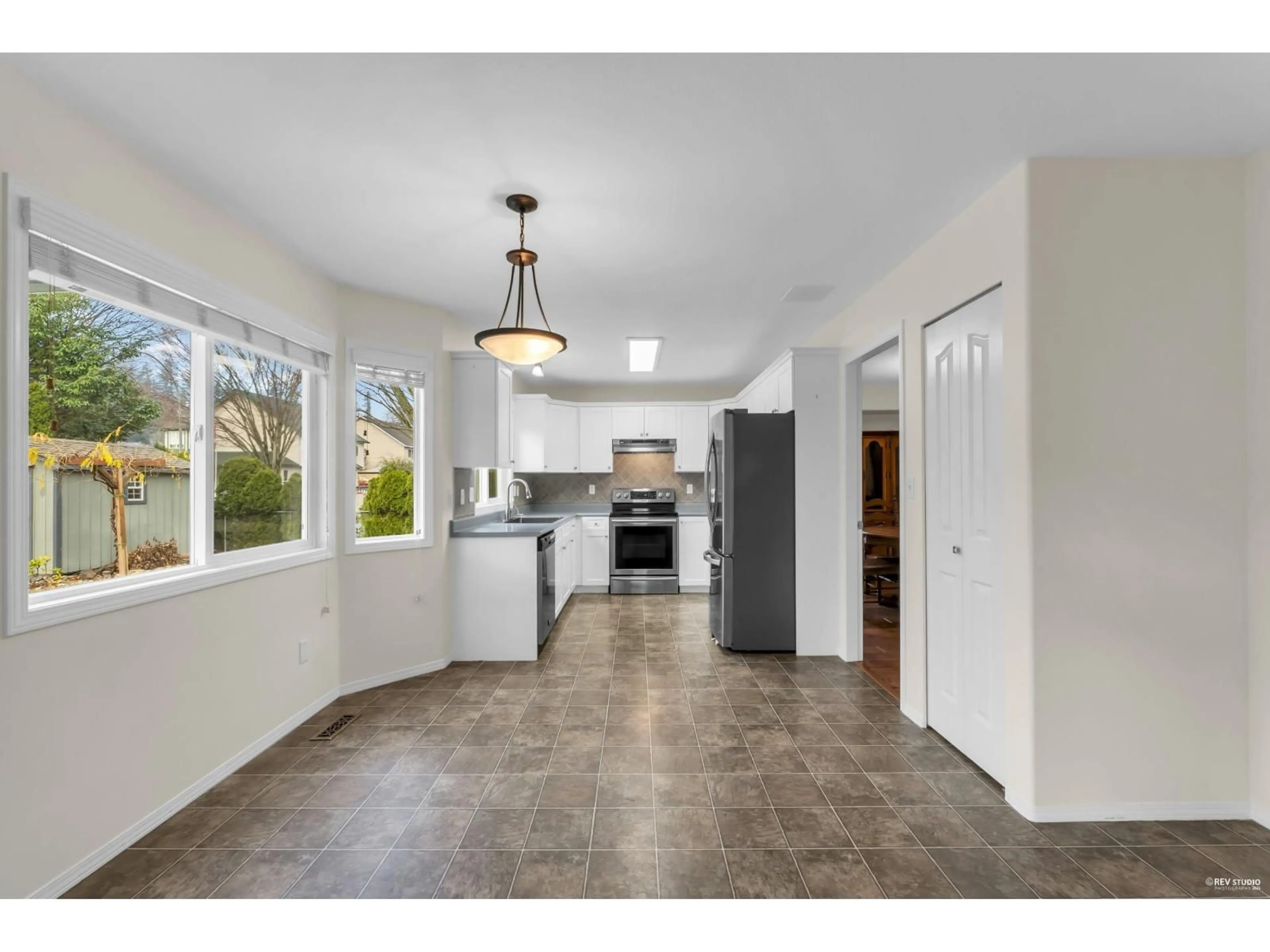 Open concept kitchen, ceramic/tile floor for 5285 TESKEY ROAD, Chilliwack British Columbia V2R5M9