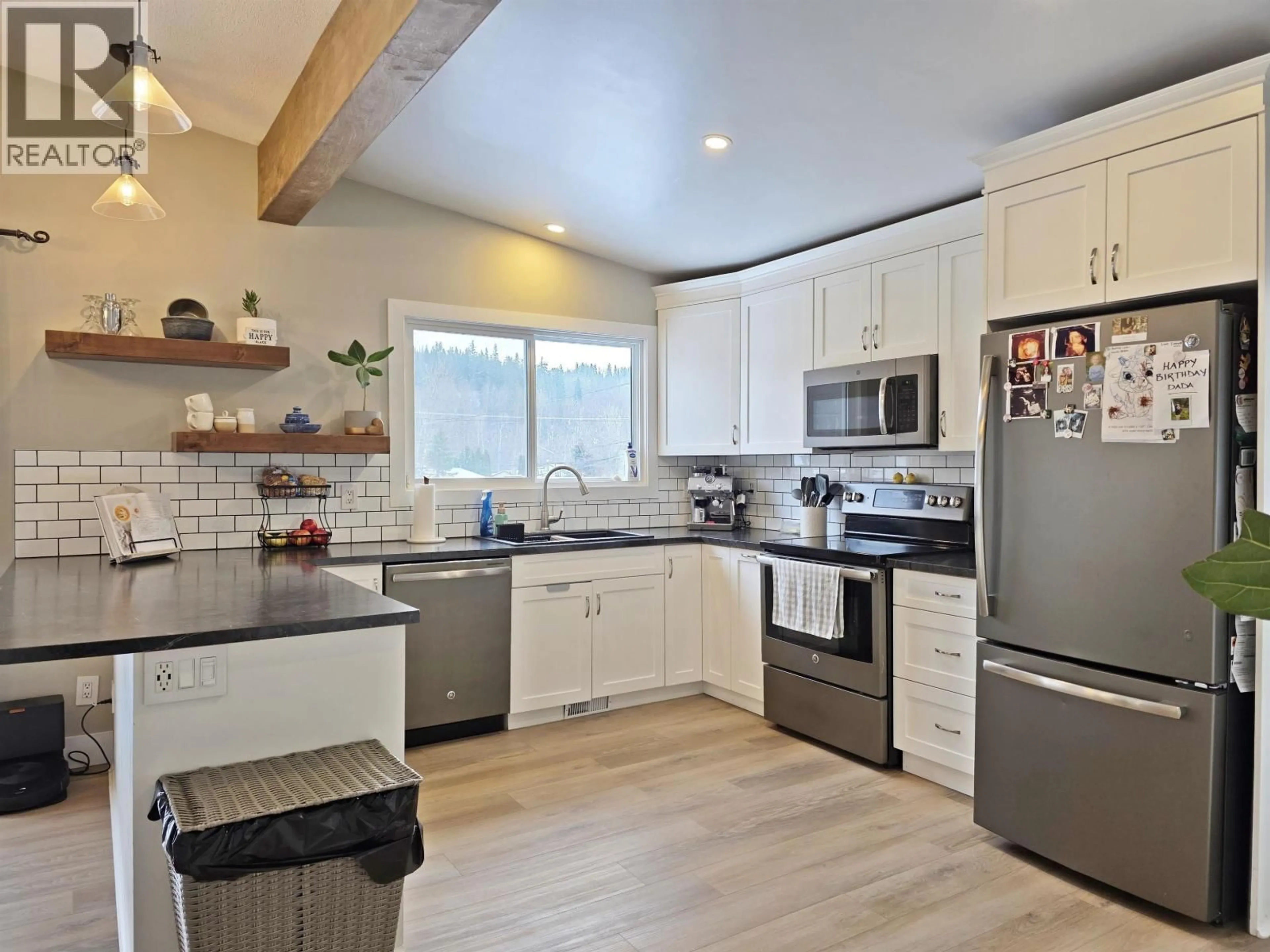 Open concept kitchen, unknown for 120 LINDSAY STREET, Quesnel British Columbia V2J3E3