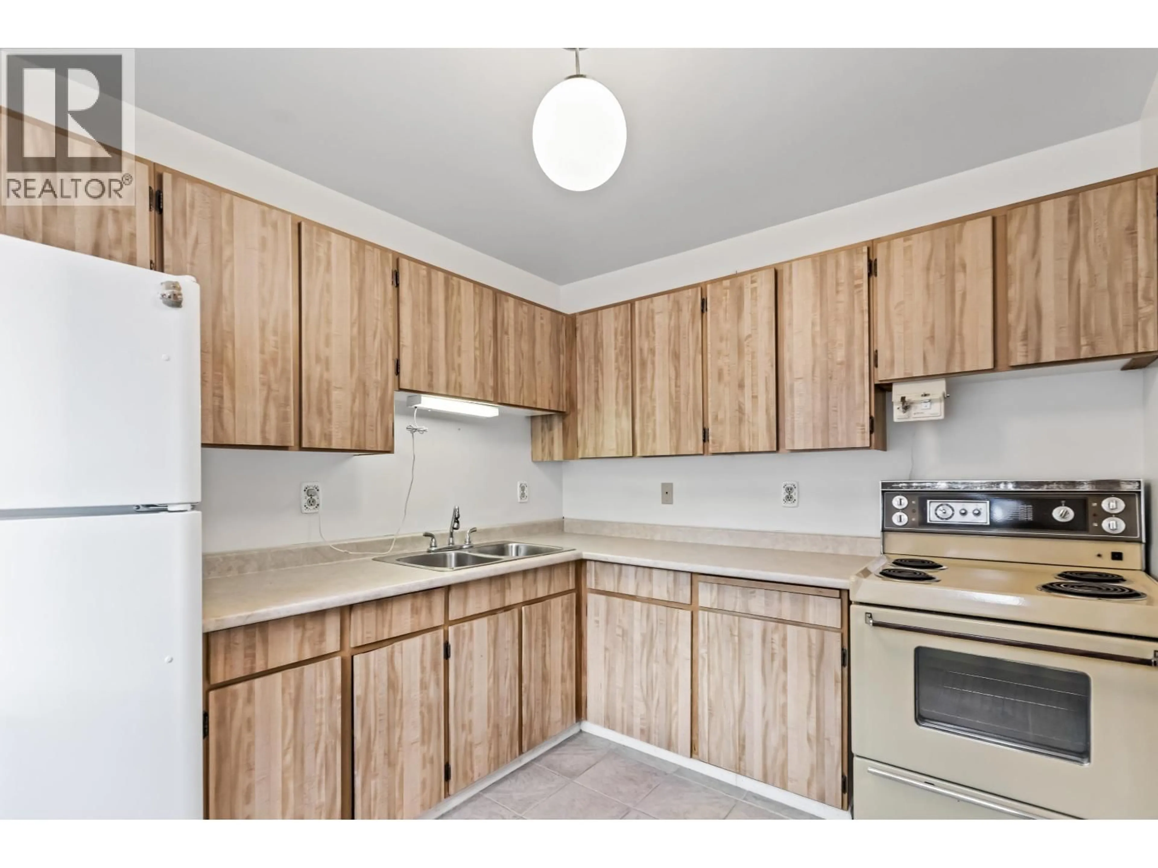 Standard kitchen, wood/laminate floor for 3 - 2880 DACRE AVENUE, Coquitlam British Columbia V3C4H6