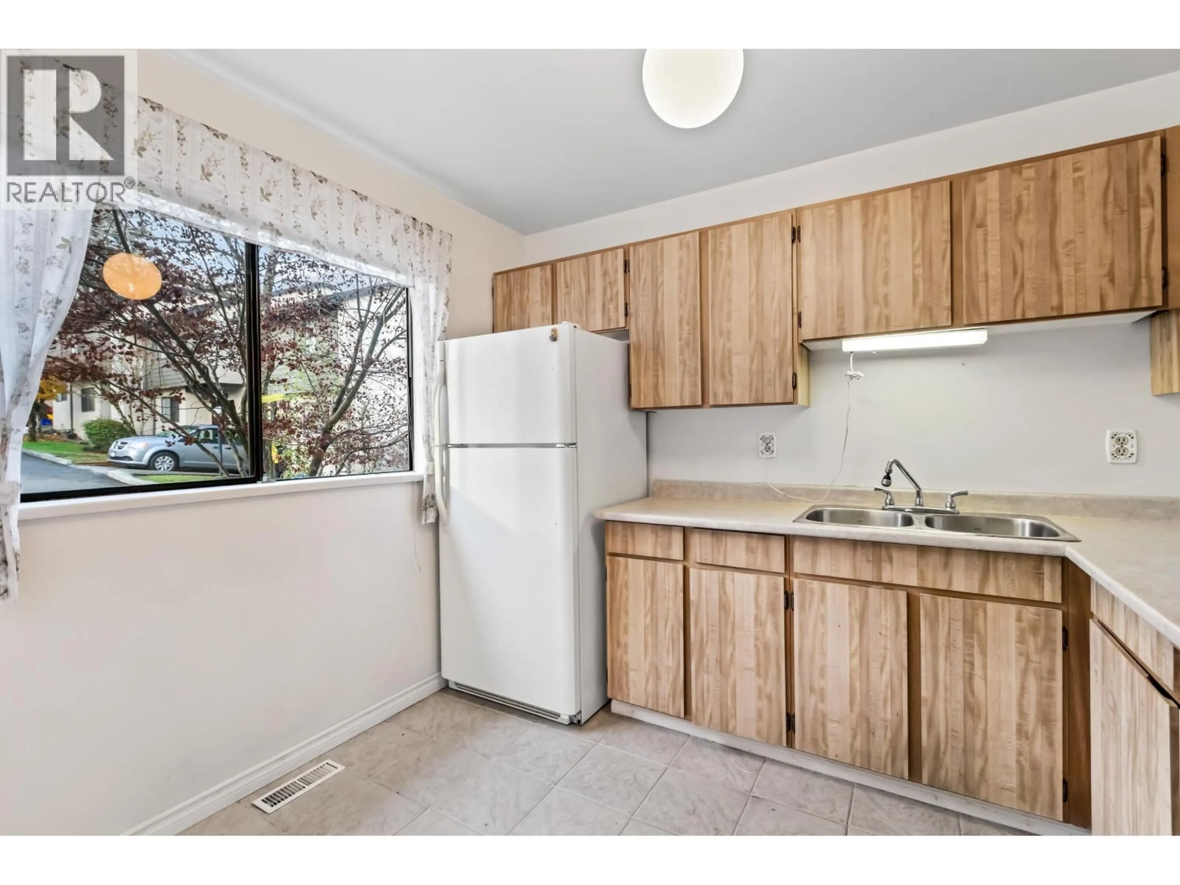 Standard kitchen, unknown for 3 - 2880 DACRE AVENUE, Coquitlam British Columbia V3C4H6