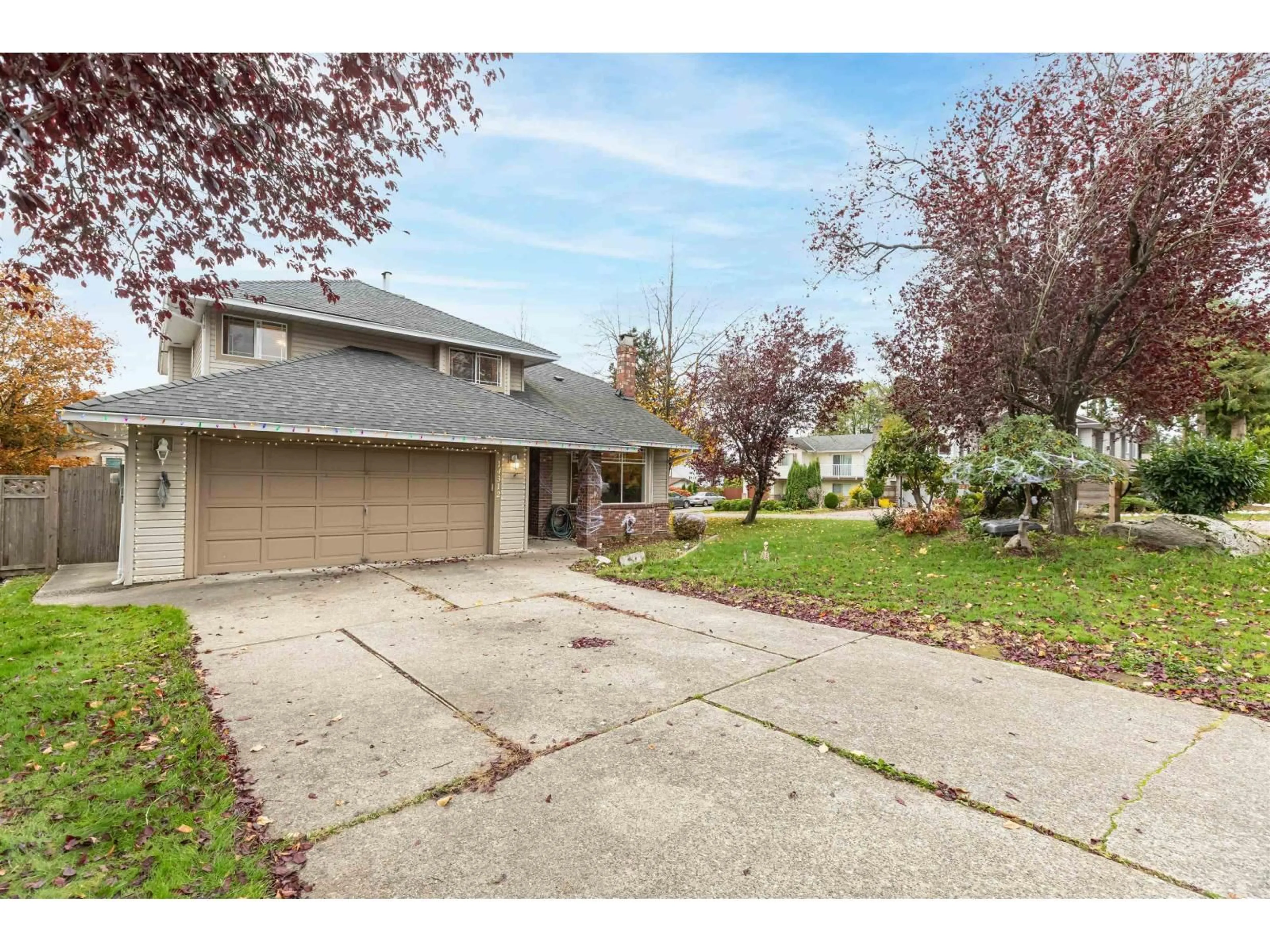 A pic from outside/outdoor area/front of a property/back of a property/a pic from drone, street for 14312 69A STREET, Surrey British Columbia V3W0E2